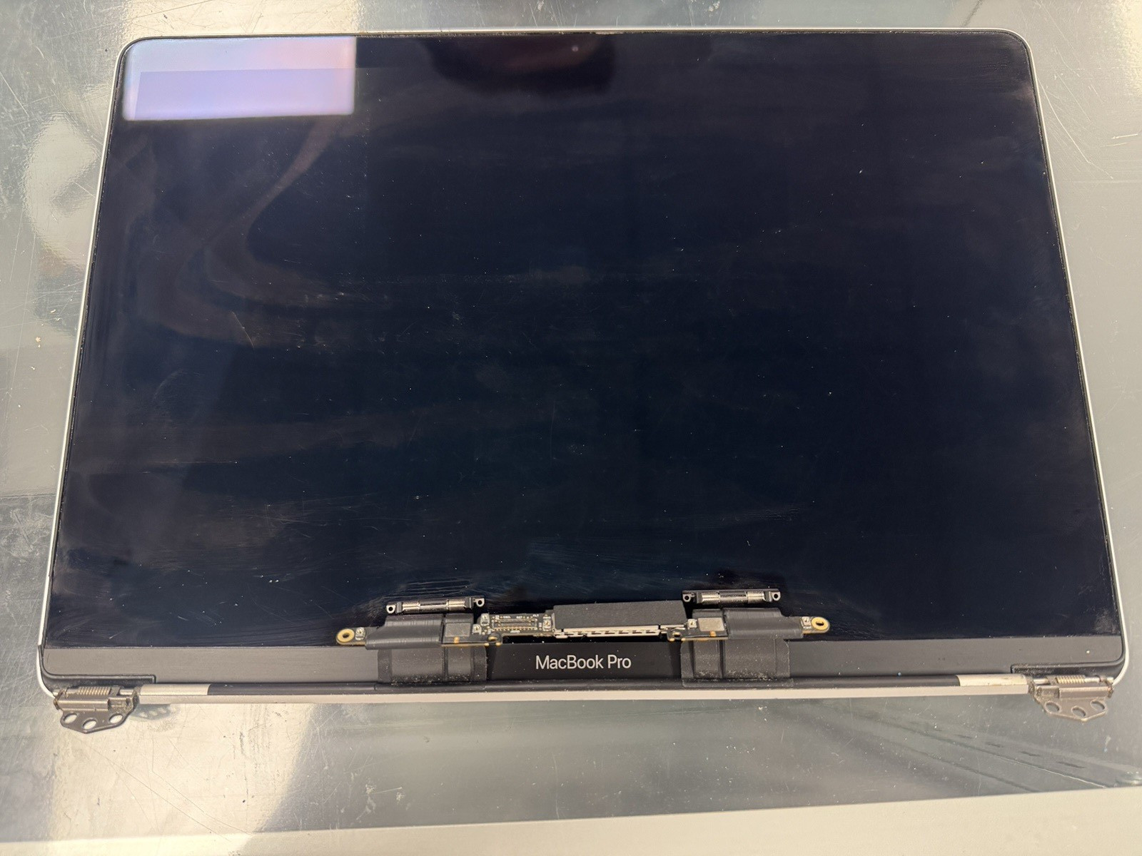 Apple OEM Replacement Screen for MacBook Pro A2289 Silver Apple OEM Replacement Screen for MacBook Pro A2289 Silver