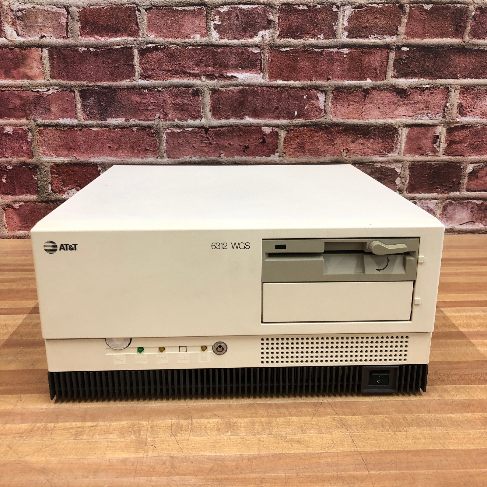 Vintage AT&T 6312 WGS COMPUTER 386 POWERS ON & Complete