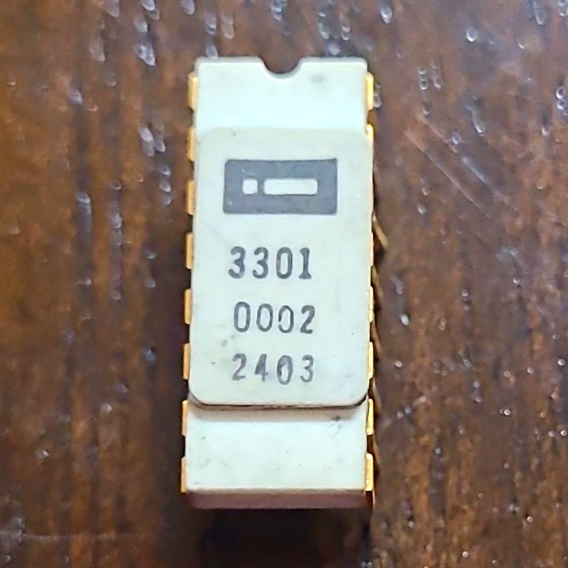 Early Intel 3301 White Cap Vintage Ceramic chip - ALL LEGS INTACT (BO) Early Intel 3301 White Cap Vintage Ceramic chip - ALL LEGS INTACT (BO)
