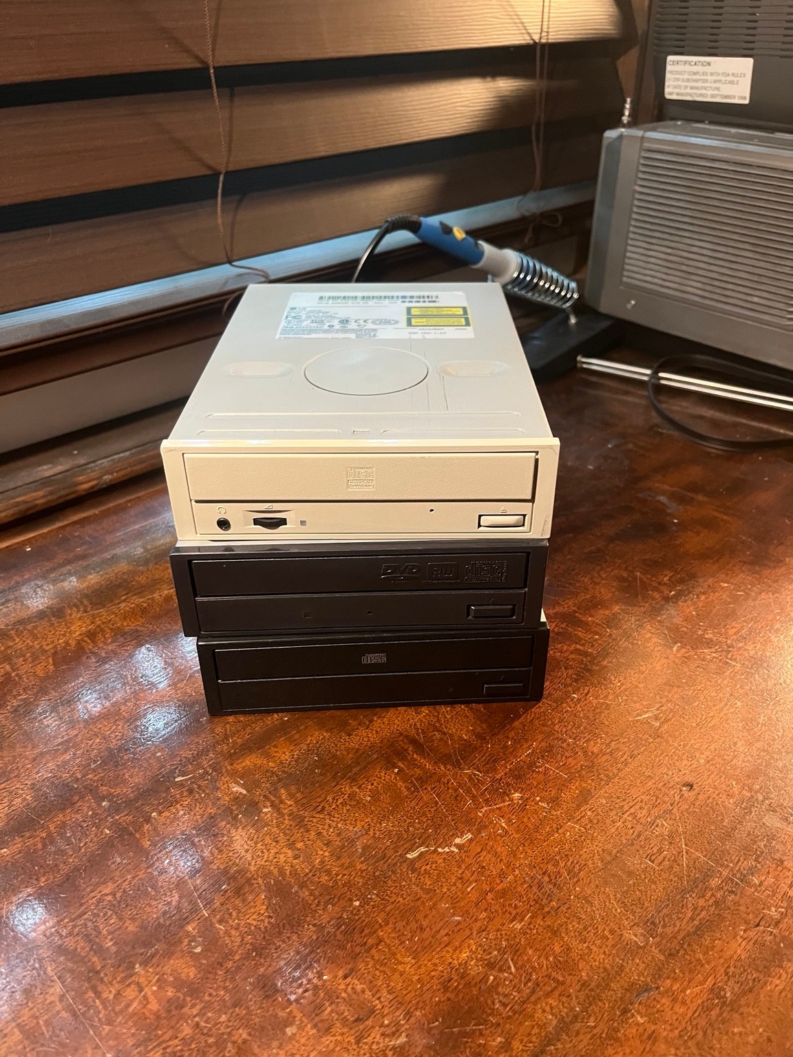 Lot of 3 Vintage IDE PATA Optical Drives CD-ROM CD-RW DVD-RW Windows 98 XP Untes