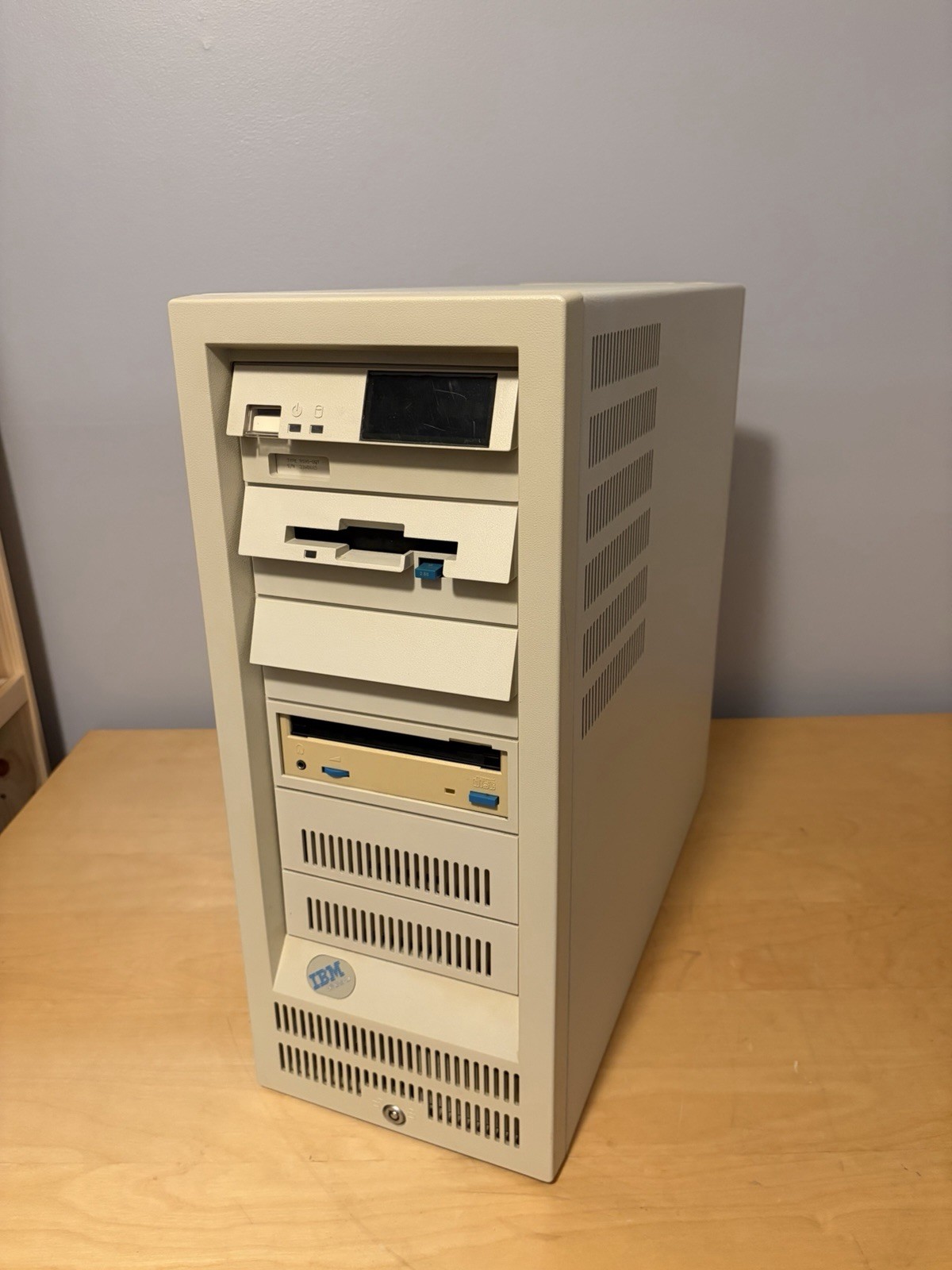 IBM PS/2 Model 95 9595-0QT 32MB RAM, Excellent Working Condition, POSTS, BOOTS IBM PS/2 Model 95 9595-0QT 32MB RAM, Excellent Working Condition, POSTS, BOOTS