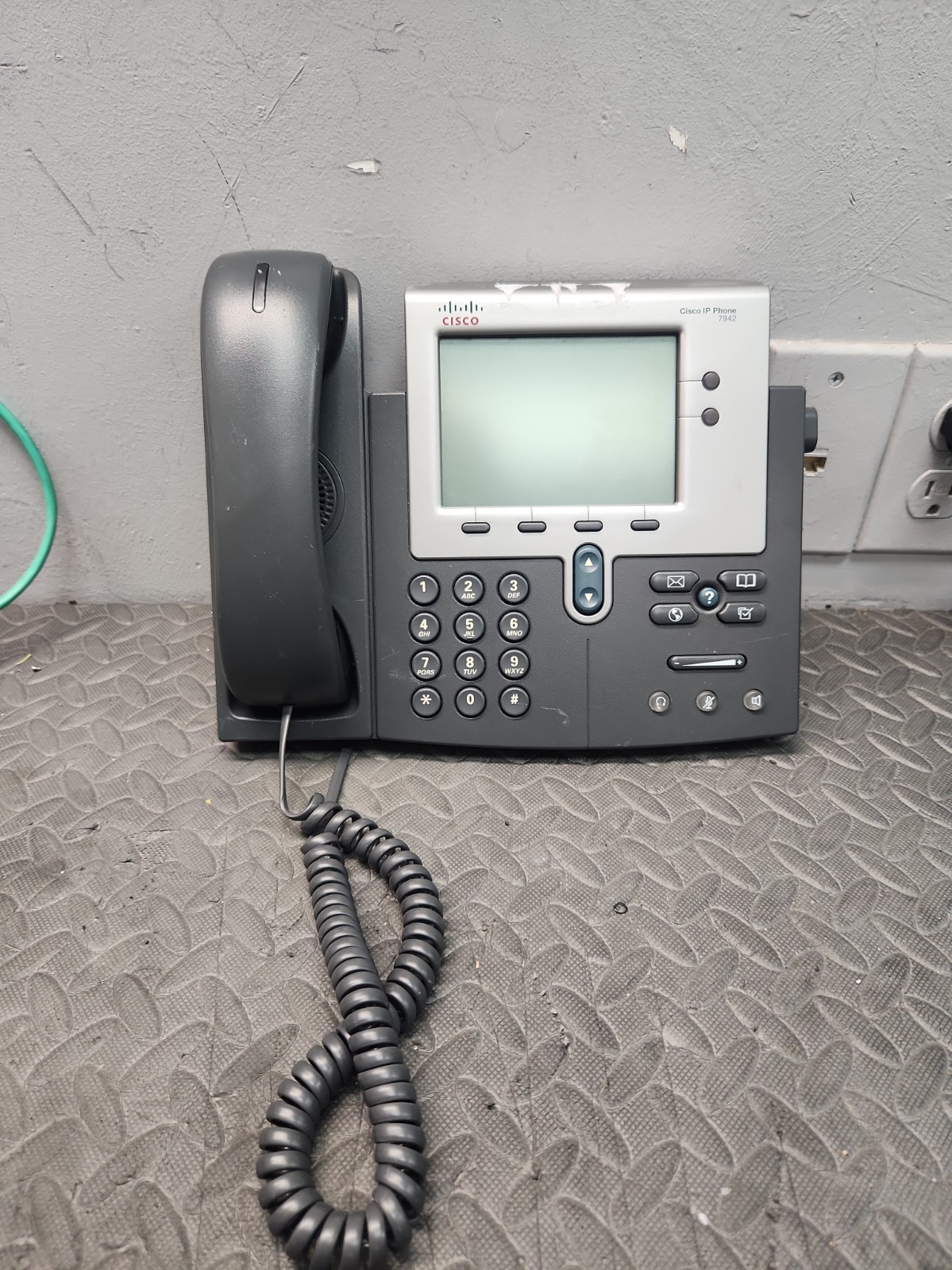 Cisco 7942G IP VoIP Telephone Phone 7942 (CP-7942G)