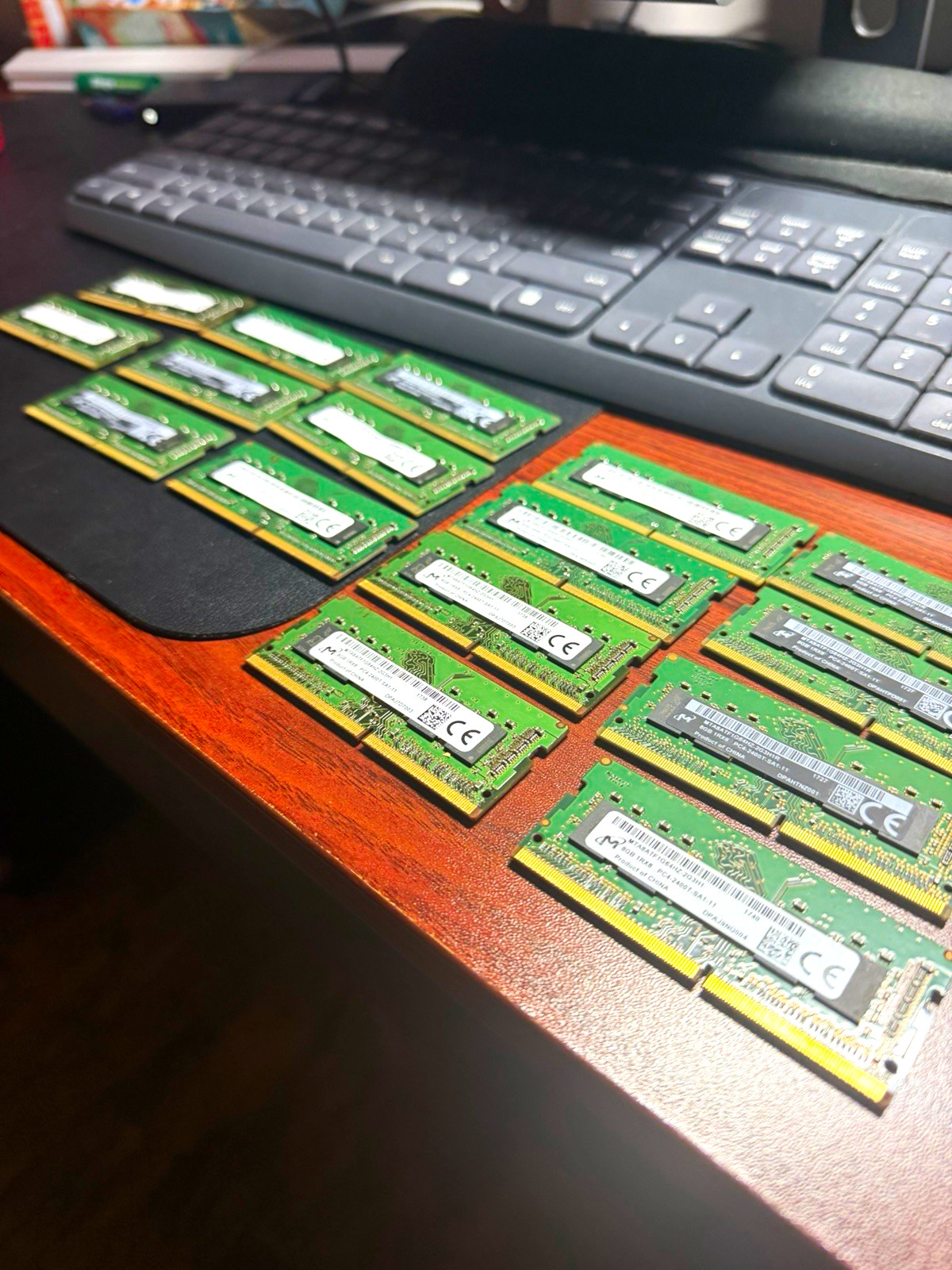 Micron 128 GB TOTAL (16x8GB) DDR4-2400T SO-DIMM 260-Pin ECC MTA8ATF1G64HZ-2G3H1R