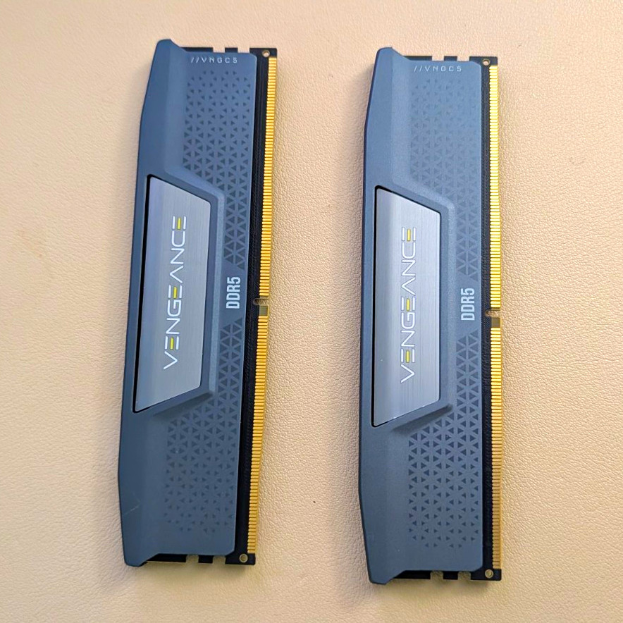 Corsair Vengeance 32GB (2x16GB) DDR5-6400 PC5-51200 288-Pin DIMM