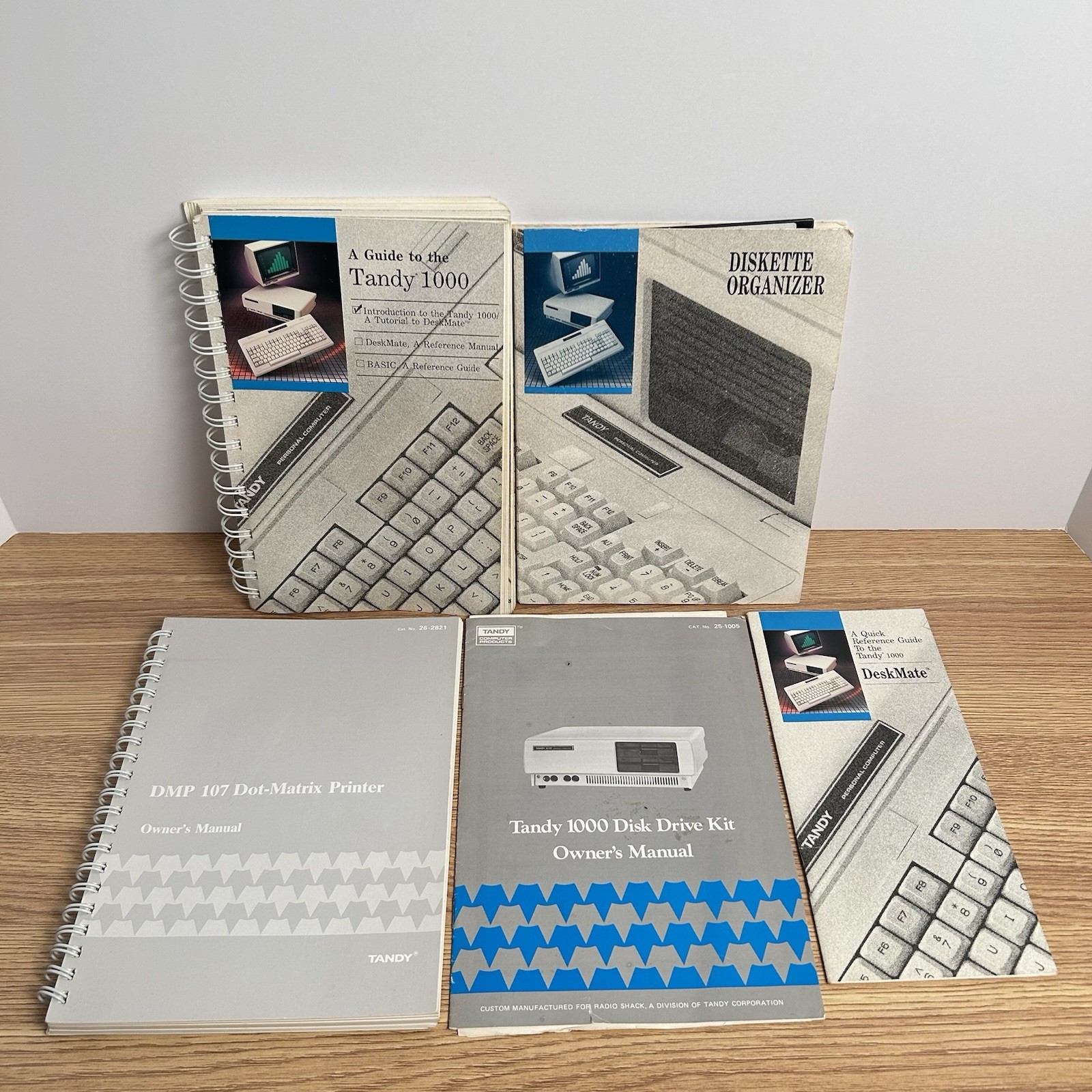 Vintage Tandy 1000 Computer Manuals 5.25 Floppy Disks MS-DOS DeskMate Lot Rare Vintage Tandy 1000 Computer Manuals 5.25 Floppy Disks MS-DOS DeskMate Lot Rare