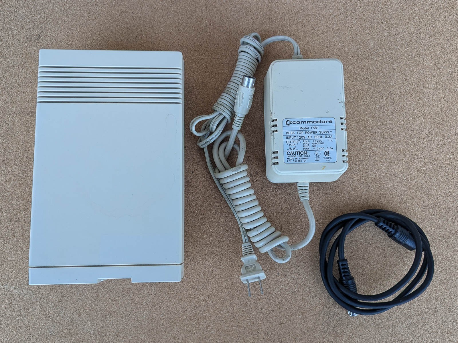 COMMODORE 1581 3-1/2\