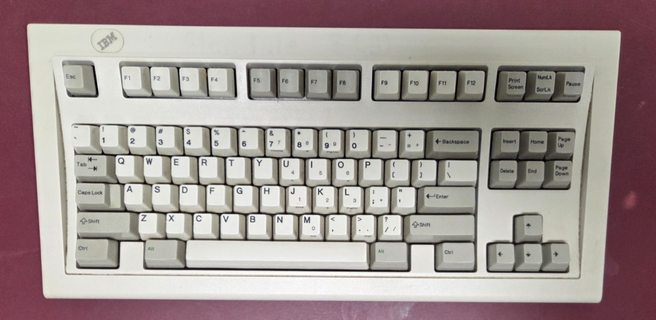 Vintage IBM Model M SSK Space Saver Keyboard 1987-1391472 No Cord-UNTESTED Vintage IBM Model M SSK Space Saver Keyboard 1987-1391472 No Cord-UNTESTED