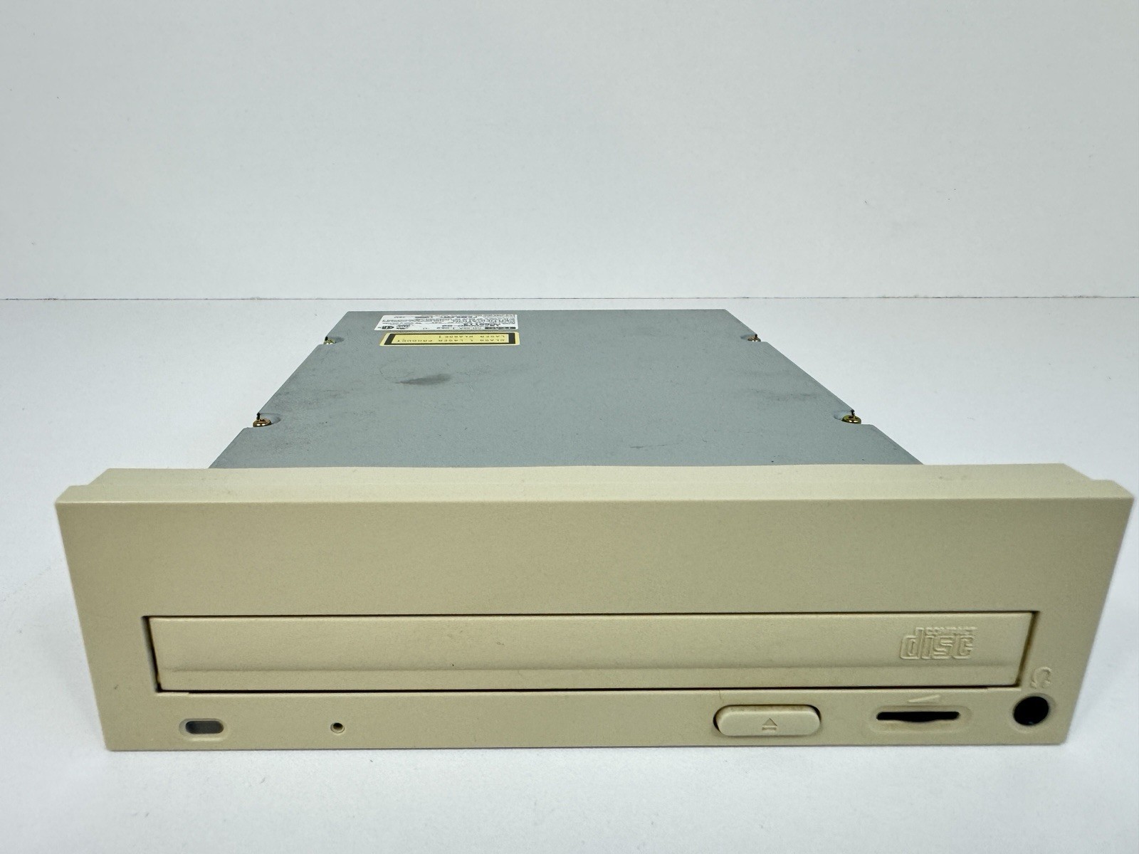 Vintage TEAC CD-55A-062-U SuperQuad 4X IDE ATAPI CD-ROM Drive Beige 1995 Vintage TEAC CD-55A-062-U SuperQuad 4X IDE ATAPI CD-ROM Drive Beige 1995