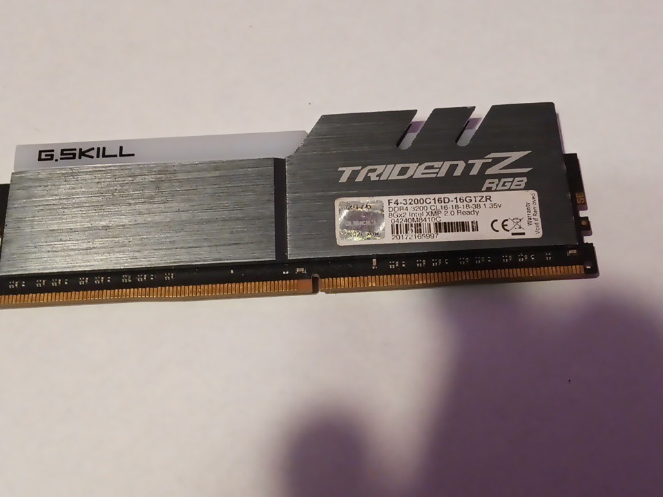 G.Skill Trident Z RGB 16GB (2x8GB) RAM DDR4 3200MHz F4-3200C16D-16GTZR