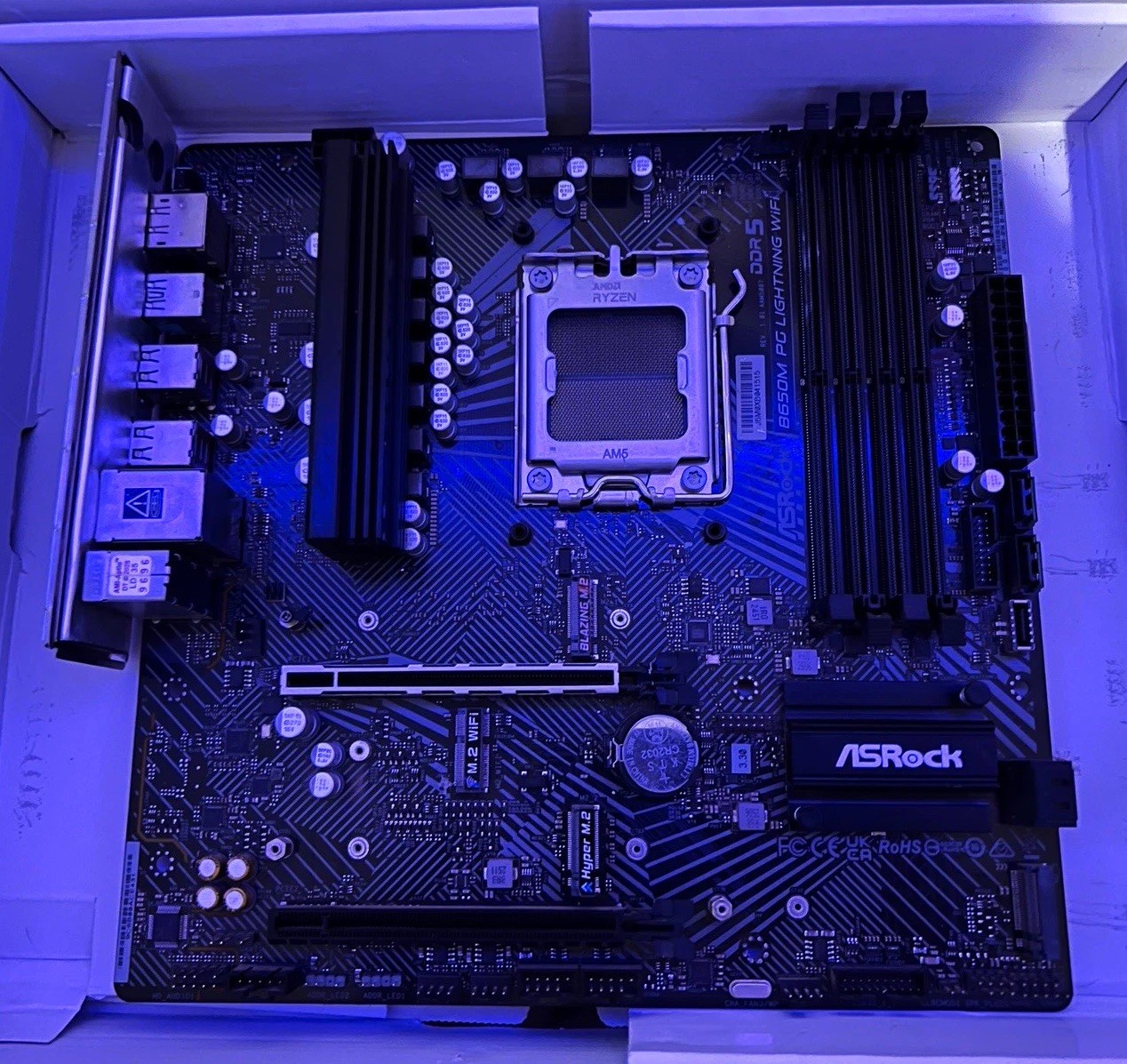 ASRock B650M PG Lightning WiFi mATX AMD AM5 DDR5 4 DIMM HDMI M.2 - AS IS. READ