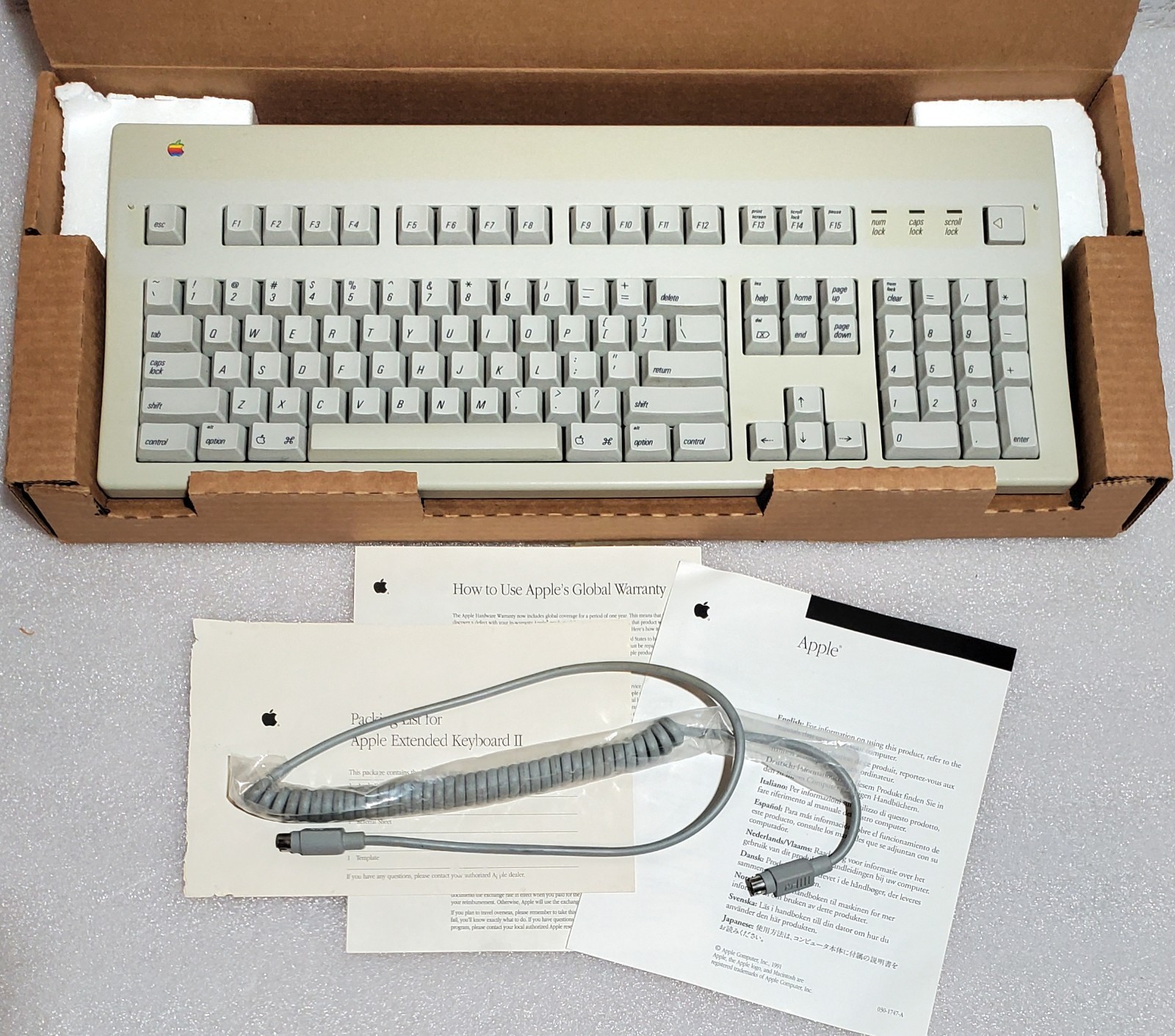 Apple Extended Keyboard II Vintage Keyboard with Original Box & Cable Apple Extended Keyboard II Vintage Keyboard with Original Box & Cable