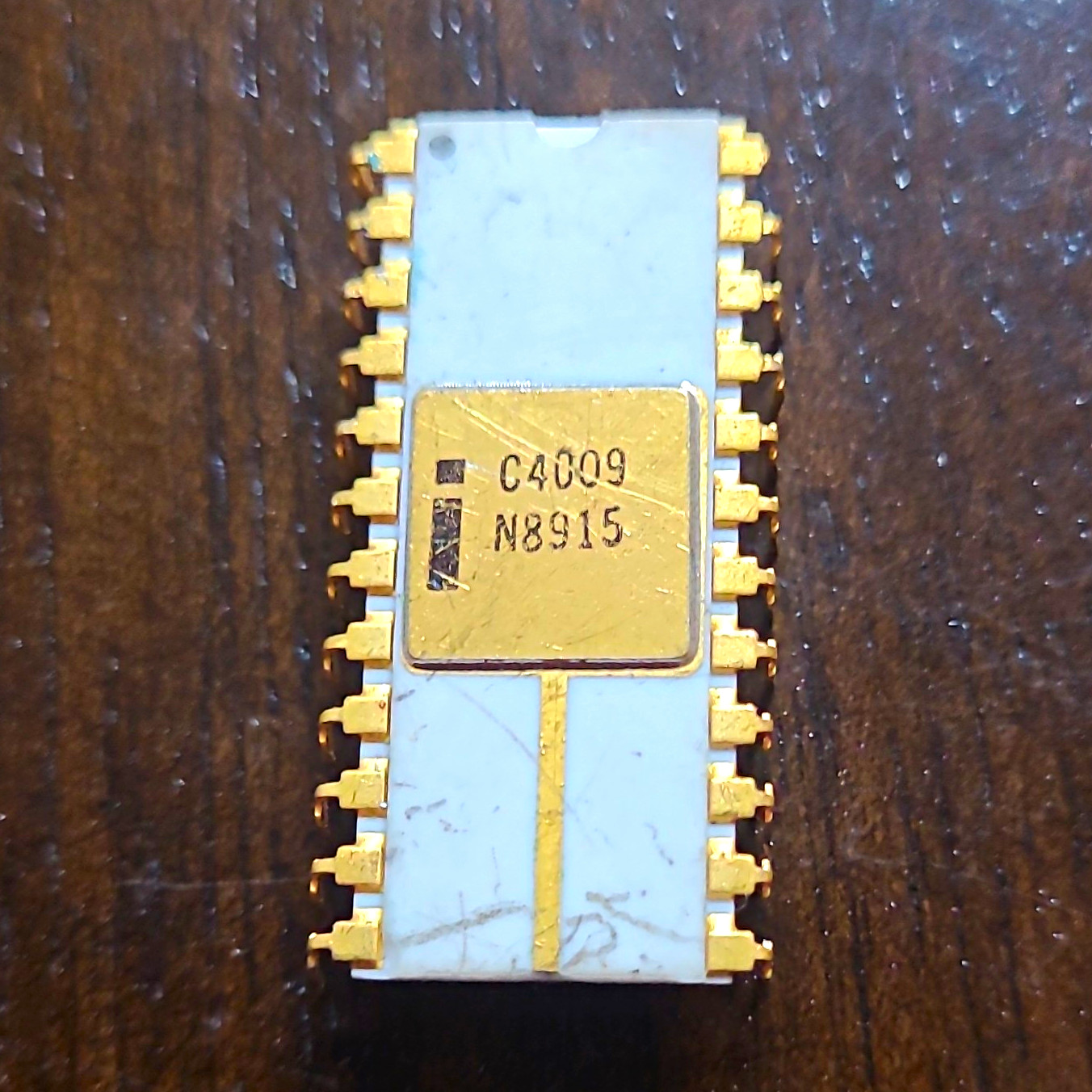 Intel C4009 Vintage Ceramic chip -1 missing leg (BO)