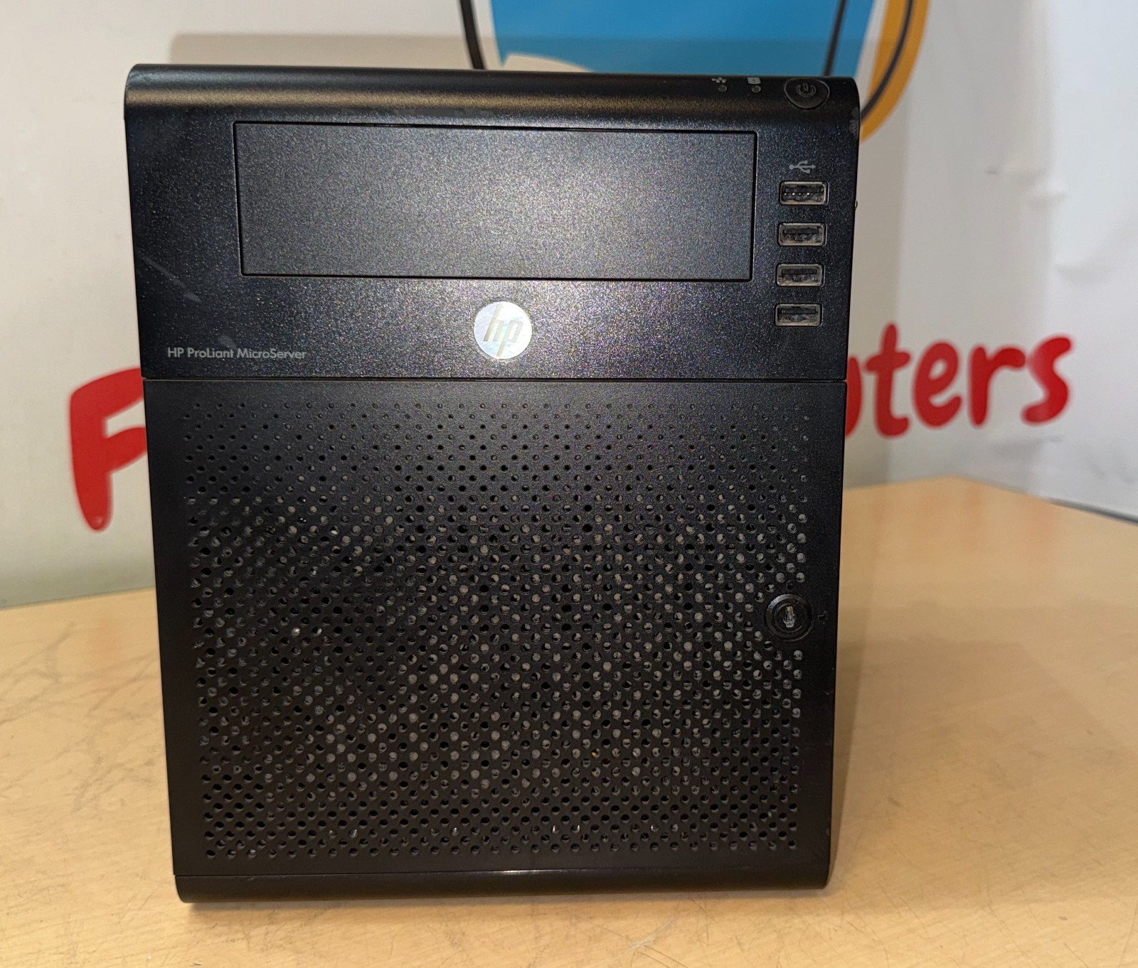 HP Proliant MicroServer HSTNS-5151 AMD Turion II Neo N40L CPU @ 1.50GHz 16Gb RAM