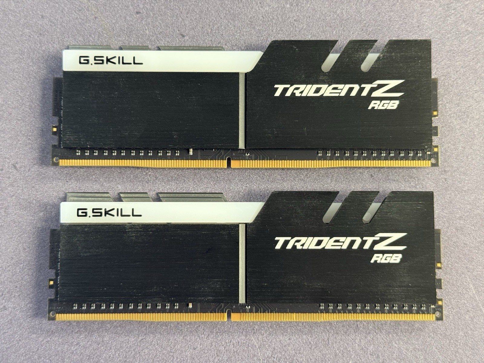 G.Skill Trident Z RGB 16GB (2x8GB) RAM DDR4-3200MHz F4-3200C16D-16GTZR