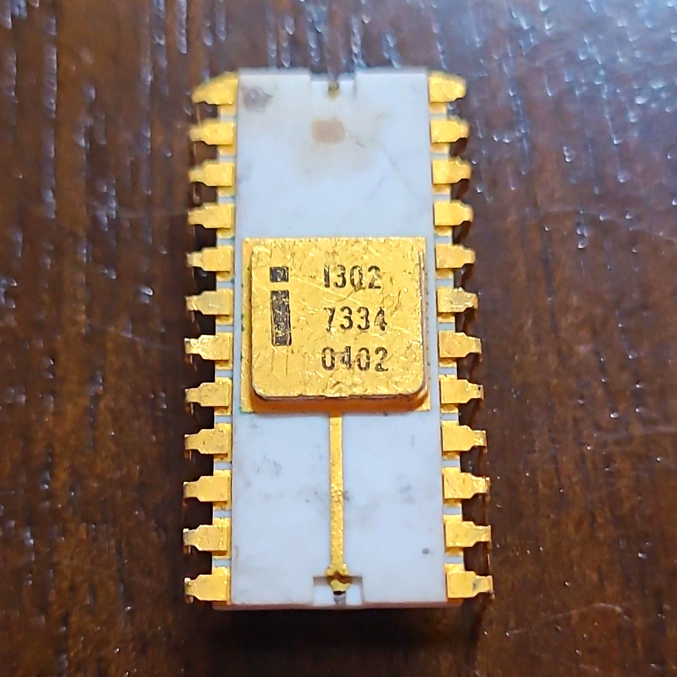 Intel 1302 Vintage Ceramic DIP IC Chip -broken/ missing legs (BO)