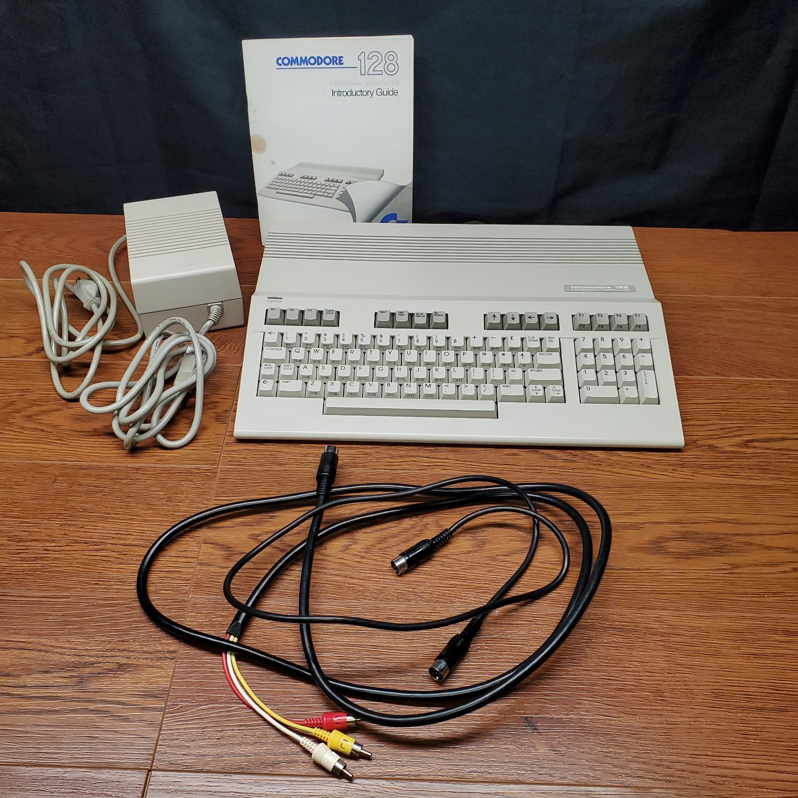 Commodore 128 In Box & Original Power Supply & Intro Guide Commodore 128 In Box & Original Power Supply & Intro Guide
