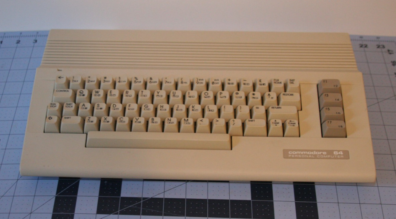 Commodore 64C, Clean, tested and working (SN CA1604583). Box does not match SN. Commodore 64C, Clean, tested and working (SN CA1604583). Box does not match SN.