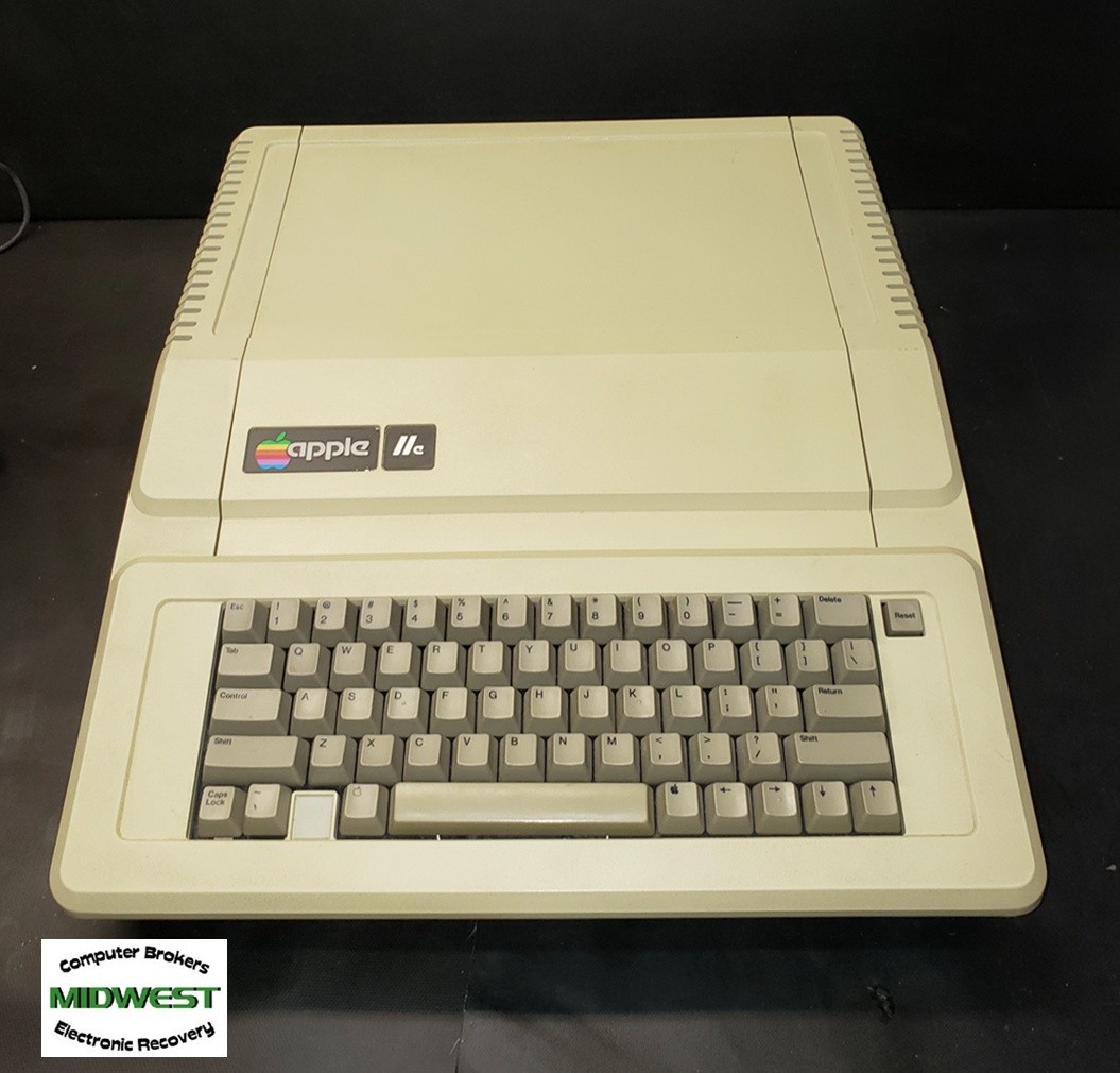 Vintage Apple IIe Computer A2S2064 w/Mouse Interface & Super Serial Cards Vintage Apple IIe Computer A2S2064 w/Mouse Interface & Super Serial Cards