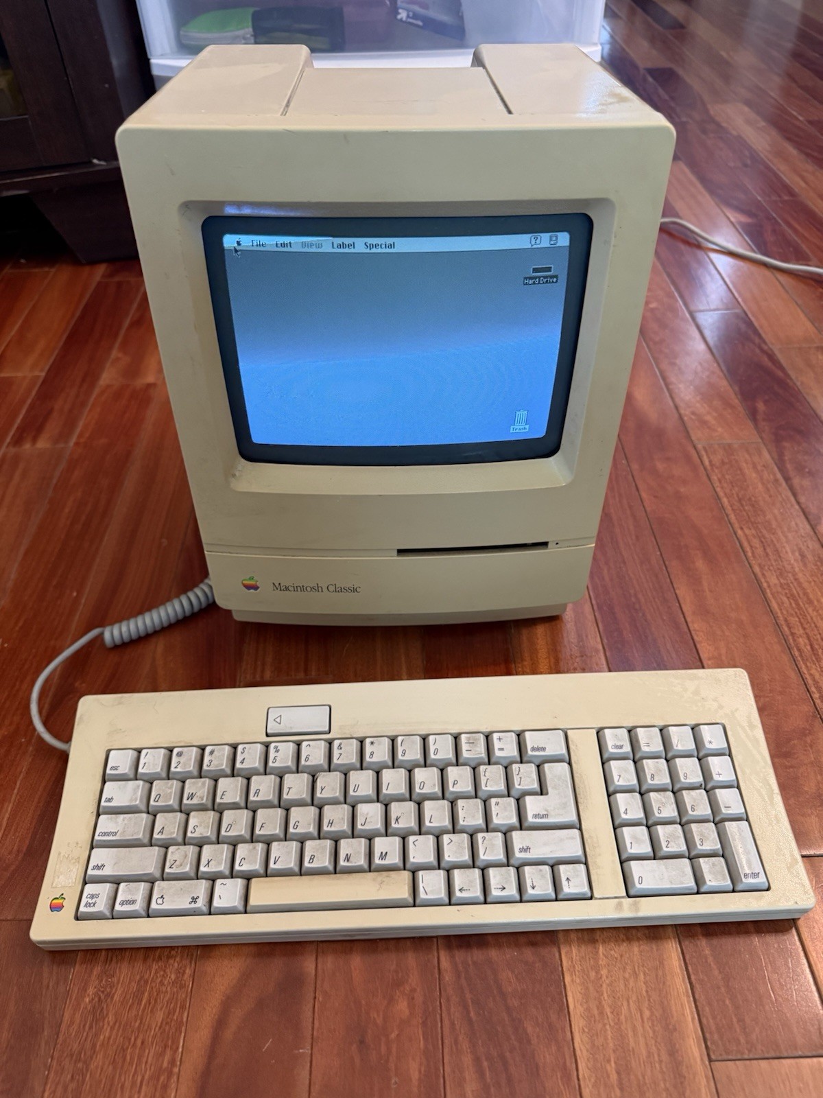 Vintage Apple Macintosh Classic (1991) All-In-One Computer w/Power Cord/Keyboard