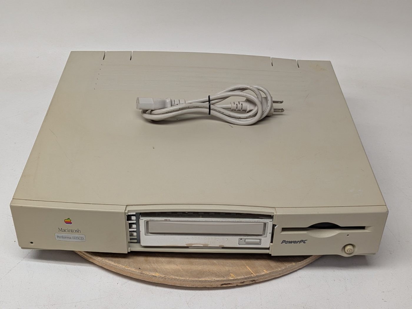 Vintage Apple Macintosh Performa 6115CD M1596 Desktop Computer Power Tested Only Vintage Apple Macintosh Performa 6115CD M1596 Desktop Computer Power Tested Only