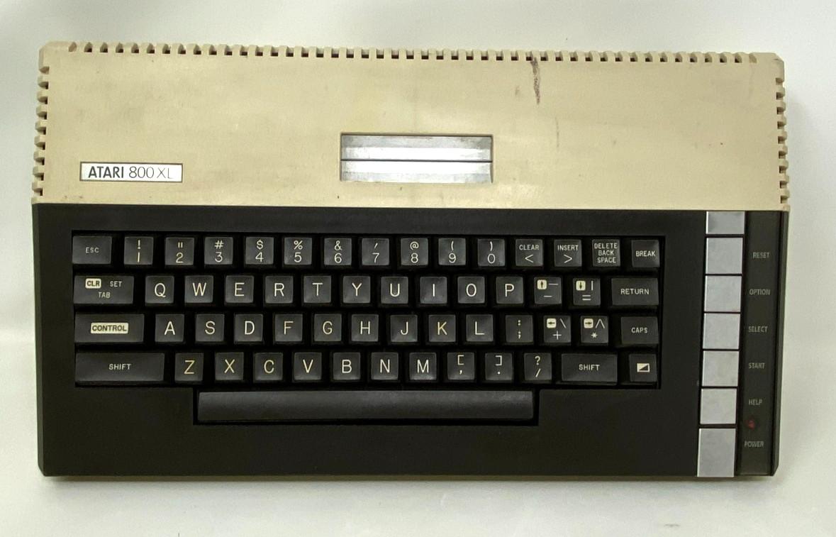 VTG Atari 800XL Home Computer Retro System Console Untested Parts Repair Only
