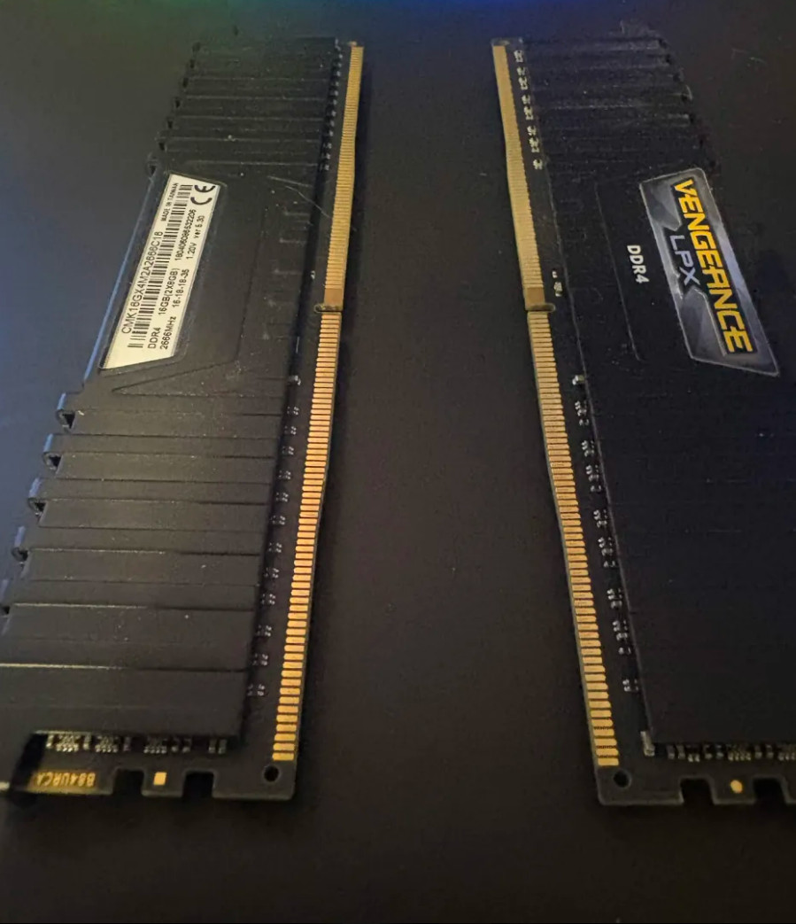 Corsair Vengeance LPX 16GB (2x8GB) Memory Kit (CMK16GX4M2A2666C16) Corsair Vengeance LPX 16GB (2x8GB) Memory Kit (CMK16GX4M2A2666C16)