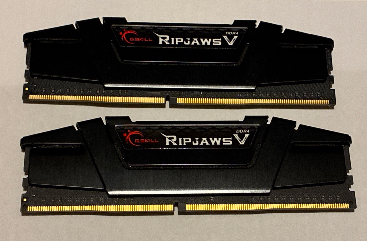 G.Skill Ripjaws V 16GB 2x8GB DDR4 U-DIMM 3200MHz (PC4-25600) F4-3200C16D-16GVKB
