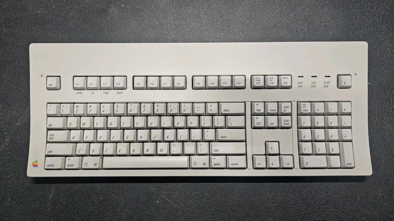 Vintage Apple Macintosh Keyboard M0115 Vintage Apple Macintosh Keyboard M0115