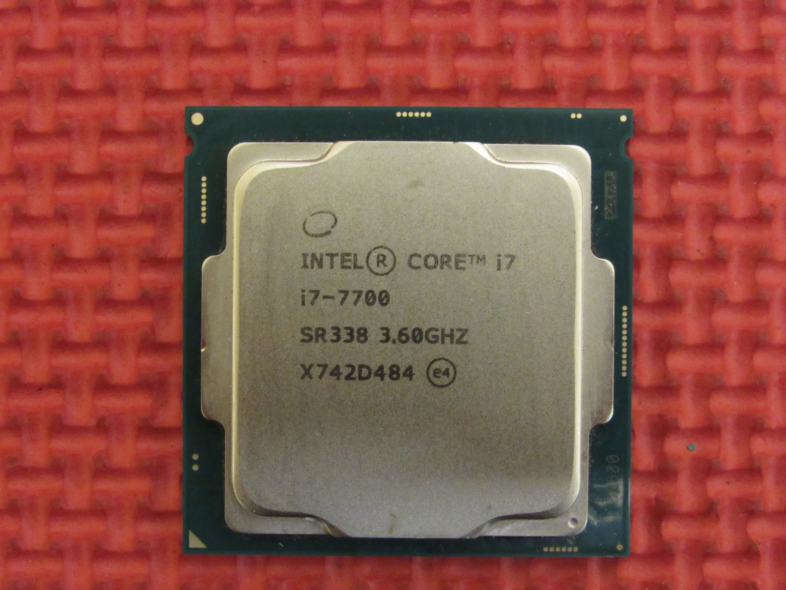 Intel SR338 Core i7-7700 3.60GHz 8M Socket 1151 Quad-Core CPU Processor LGA1151 Intel SR338 Core i7-7700 3.60GHz 8M Socket 1151 Quad-Core CPU Processor LGA1151