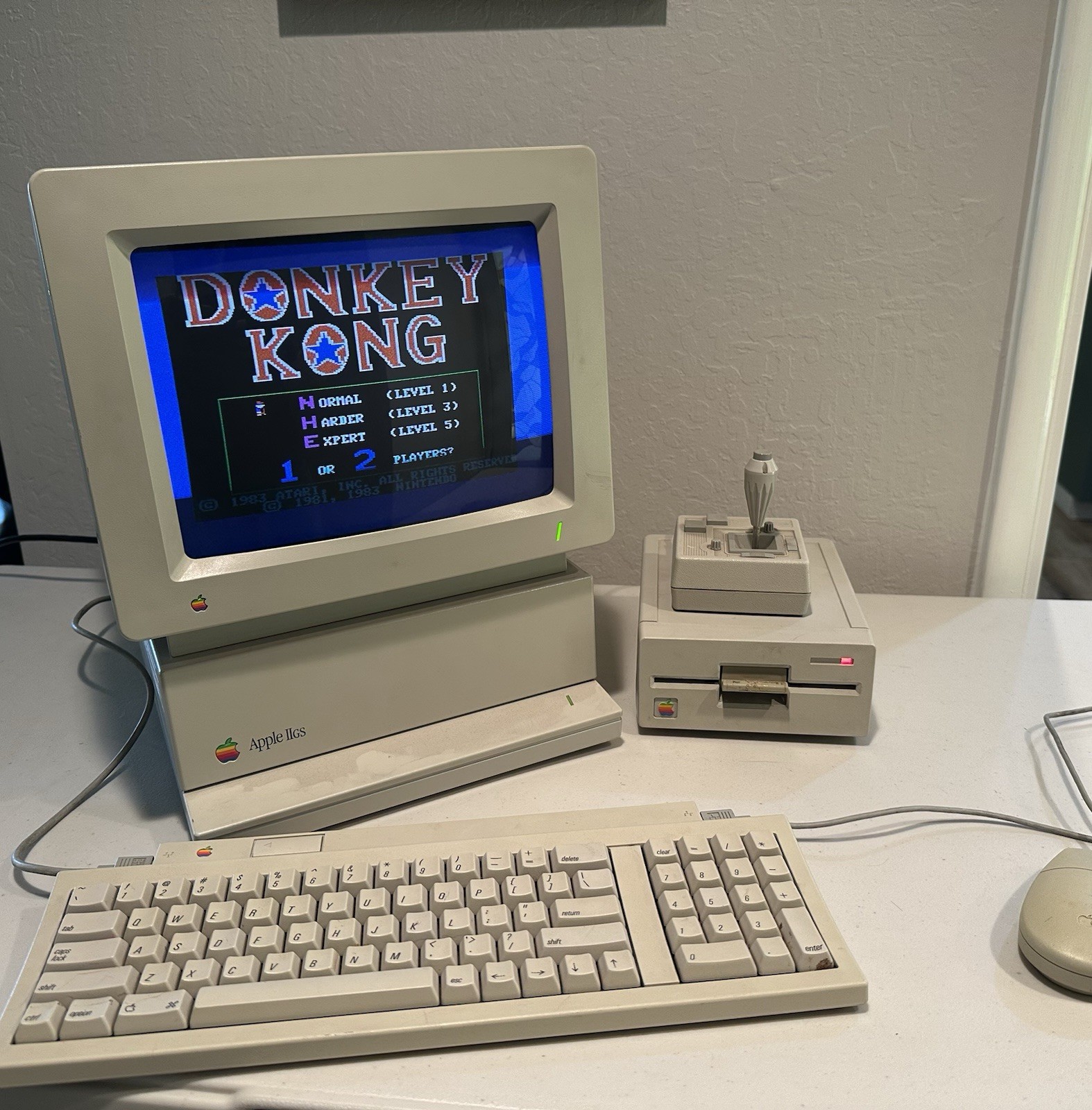 Vintage Apple IIgs Computer System Complete Monitor, Mouse Keyboard Drive Joysti