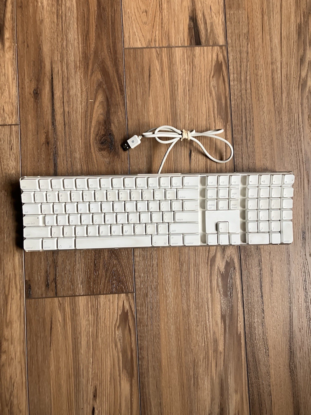 Vintage Apple Mac A1048 White Wired Full Size Keyboard w/ 2 USB Ports TESTED