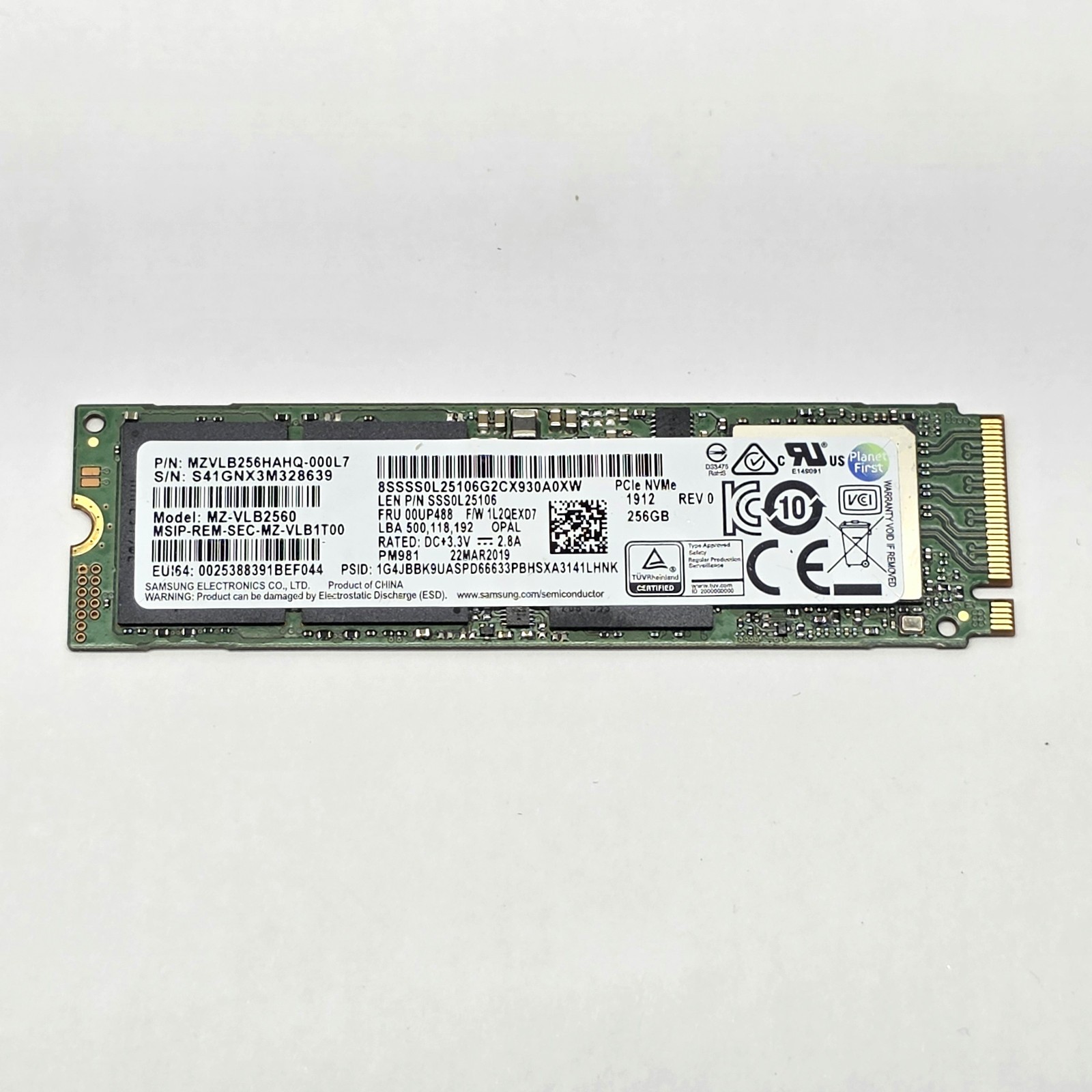 Samsung PM981 256GB PCIe Gen 3 NVMe SSD M.2 2280 (MZVLB256HAHQ-000L7)