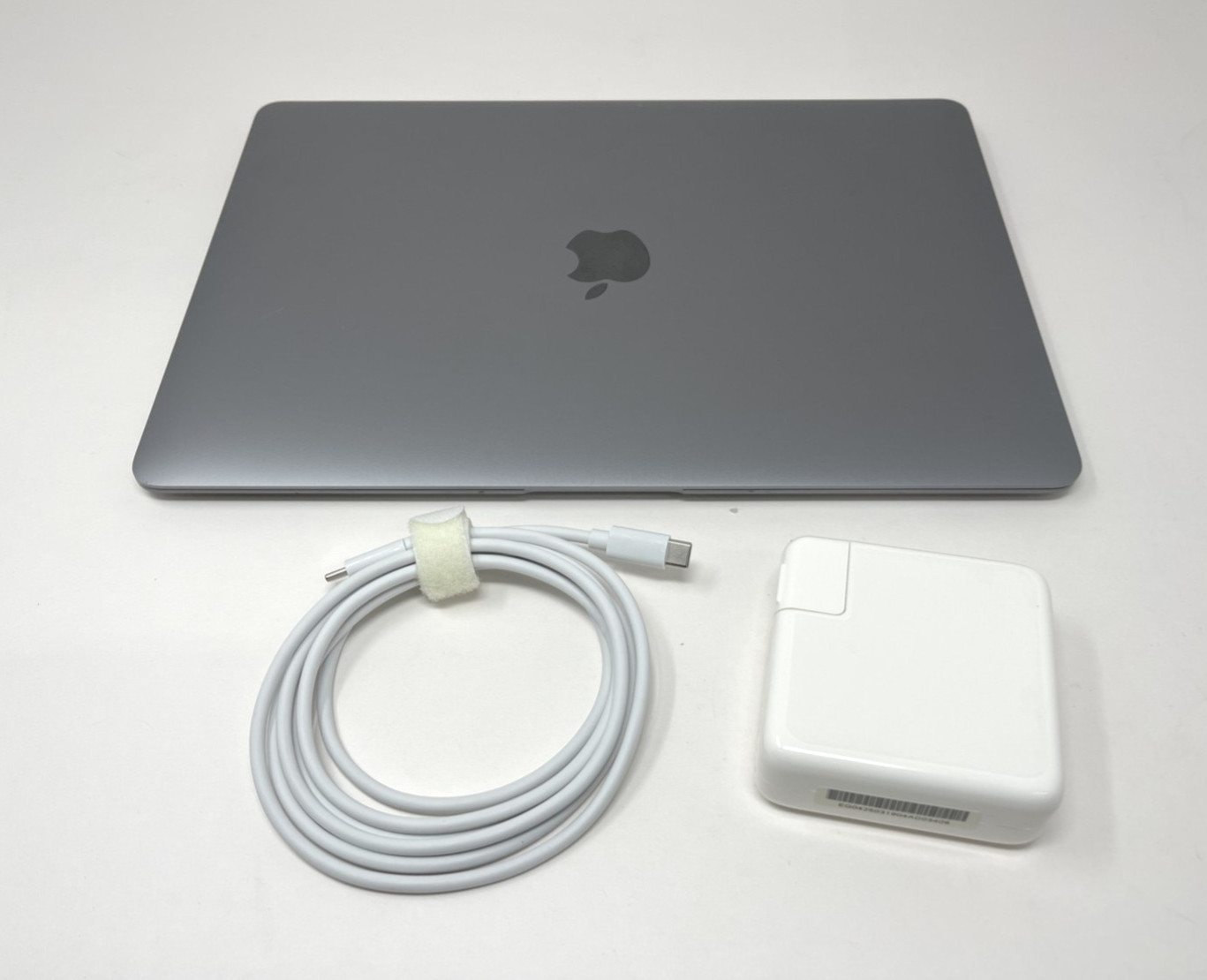 Apple Macbook Air M1 8-Core 13in 256GB SSD 8GB RAM 2020 Space Gray Poor Used