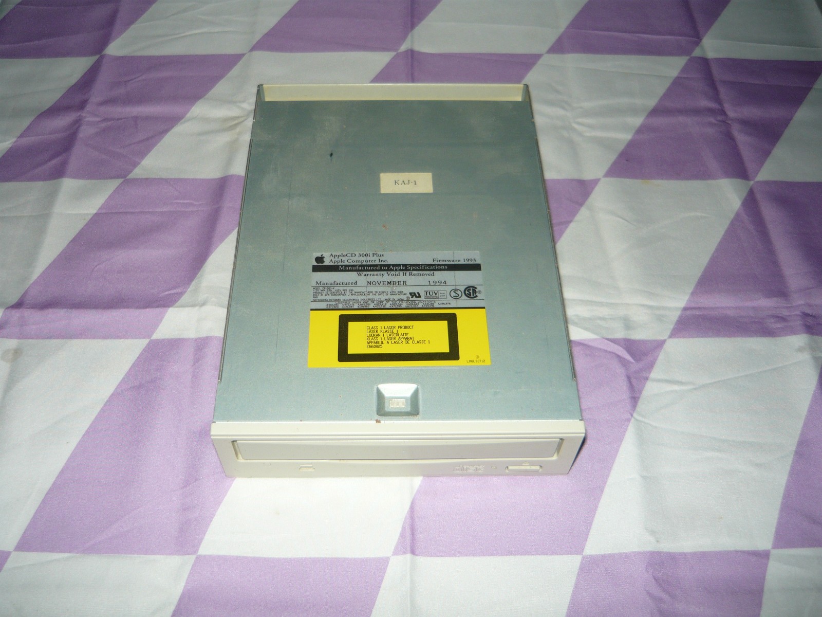 Vintage AppleCD 300i Plus CD-ROM Optical Drive SCSI 1993 Used Vintage AppleCD 300i Plus CD-ROM Optical Drive SCSI 1993 Used
