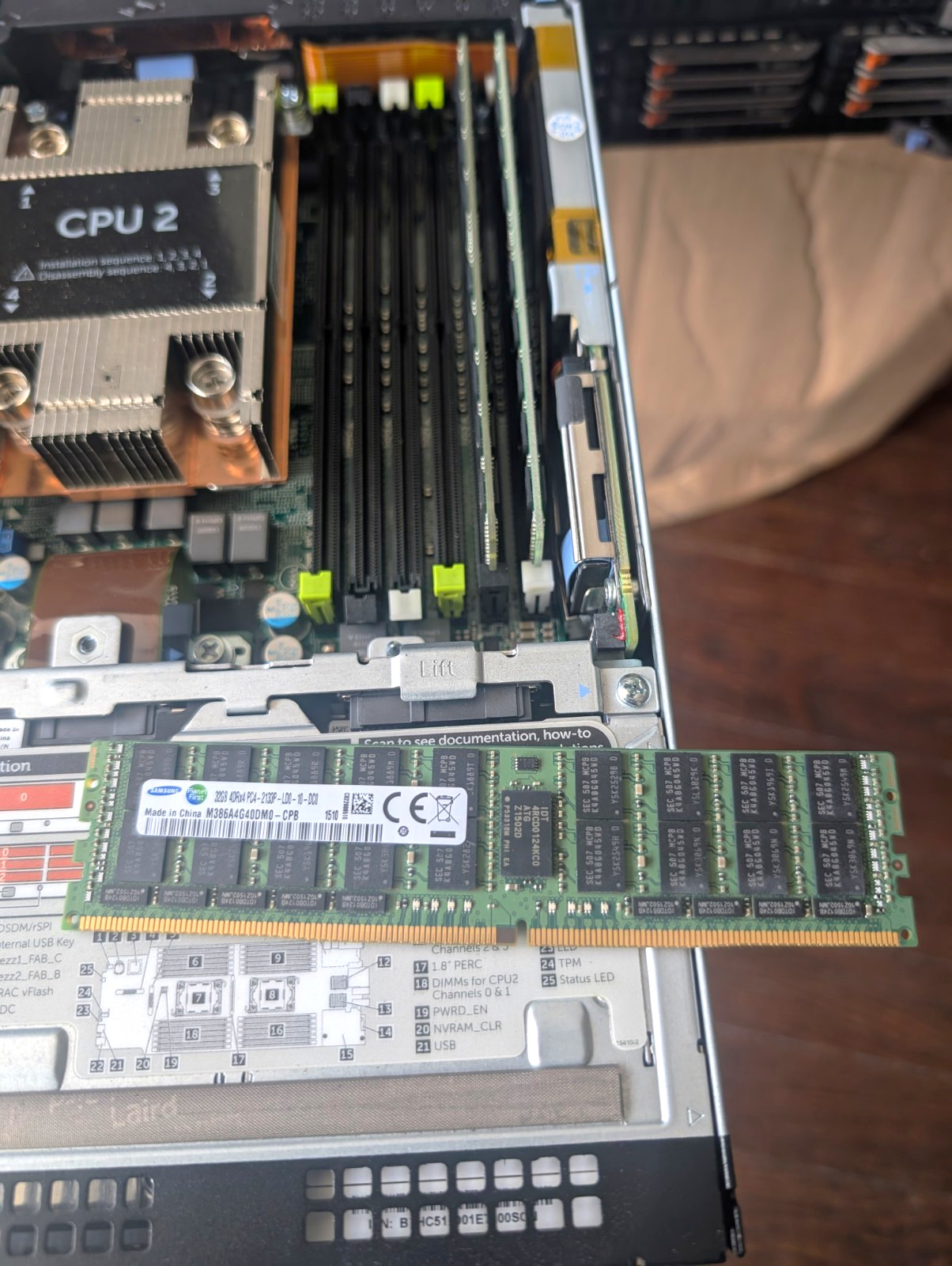 Samsung (1X32GB) DDR4 PC4-17000 - SDRAM Server Memory (M386A4G40 DMO-CPB) Samsung (1X32GB) DDR4 PC4-17000 - SDRAM Server Memory (M386A4G40 DMO-CPB)