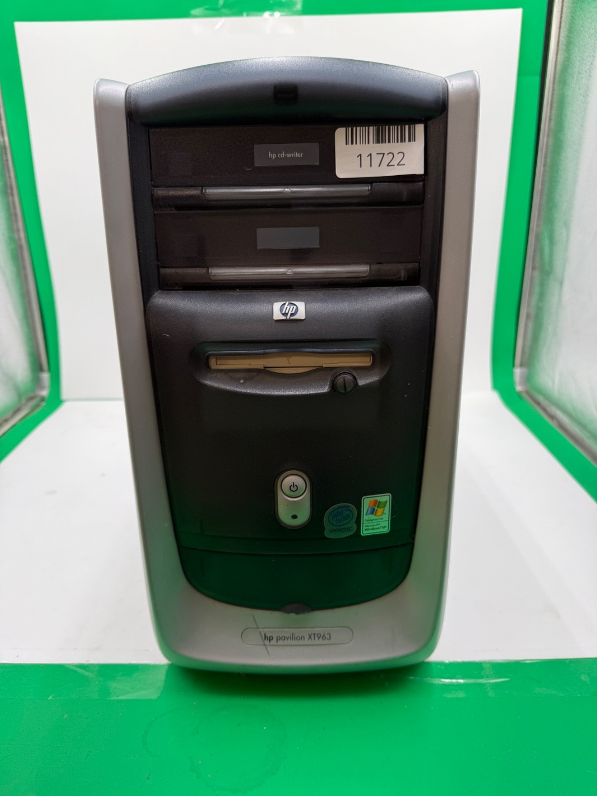 Vintage HP Pavilion XT963-Intel Celeron@1.20GHz 128MB Ram 40GB HDD Windows XP Vintage HP Pavilion XT963-Intel Celeron@1.20GHz 128MB Ram 40GB HDD Windows XP