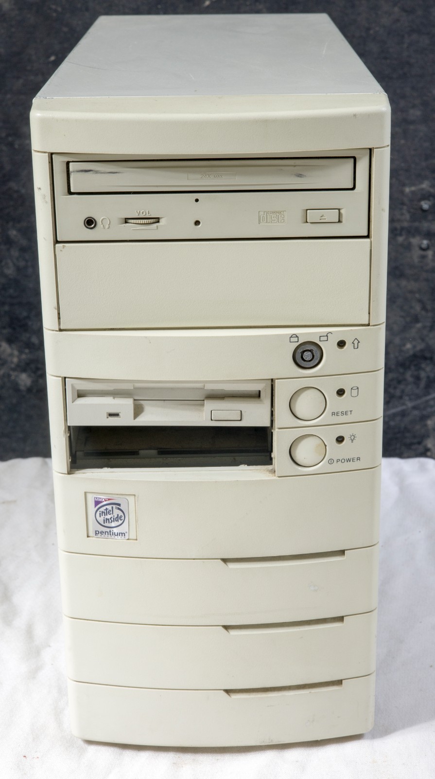Generic Computer Tower Vintage Generic Tower Computer Case tested to power on 0026 for Sale ...