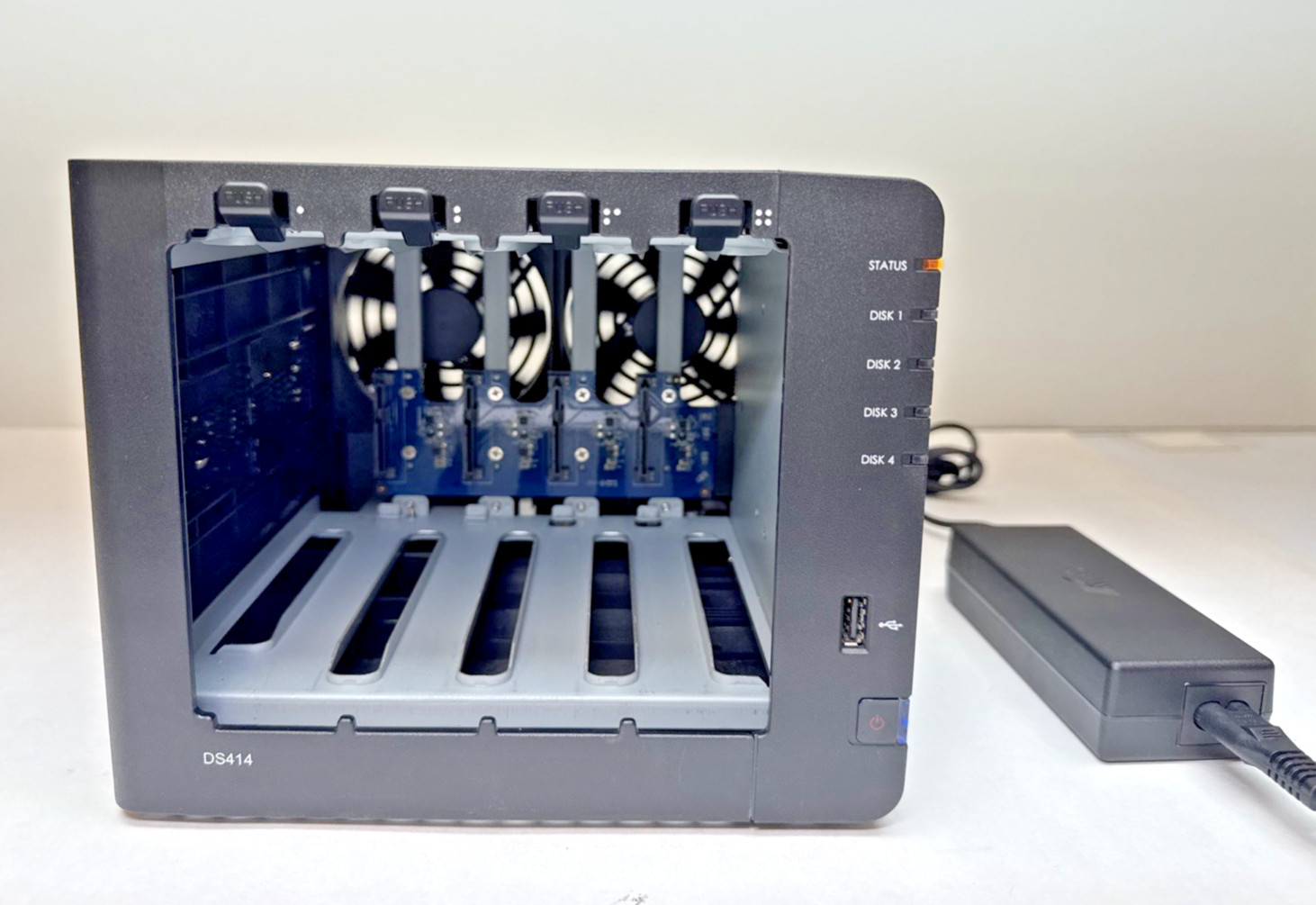 Synology DS414 DiskStation 4-Bay NAS Server- No Disk Trays, Working Read* Synology DS414 DiskStation 4-Bay NAS Server- No Disk Trays, Working Read*