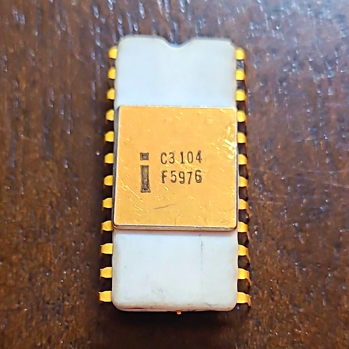 Intel C3104 White ceramic vintage collectable chip  ALL LEGS INTACT (BO)