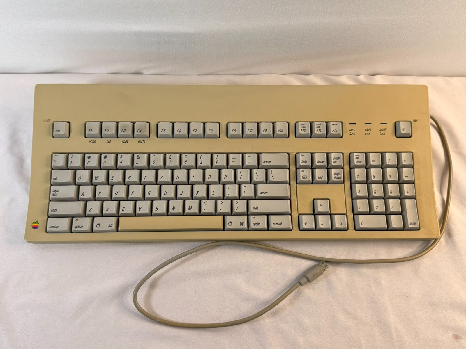 Apple Extended Keyboard M0115 ADB Vintage Macintosh Tested Working w/ Cable Apple Extended Keyboard M0115 ADB Vintage Macintosh Tested Working w/ Cable