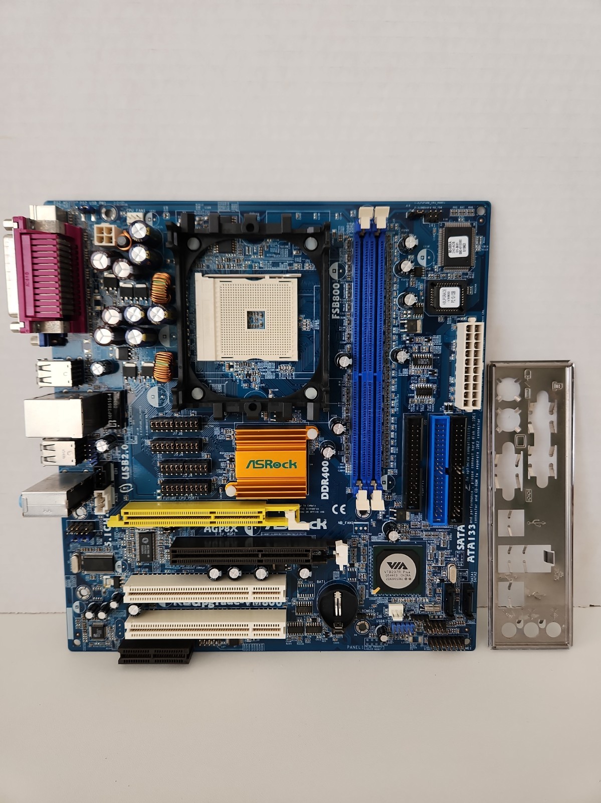Vintage ASRock K8Upgrade-VM800 Socket 754 Motherboard & IO AGP PCI RETRO GAMING Vintage ASRock K8Upgrade-VM800 Socket 754 Motherboard & IO AGP PCI RETRO GAMING