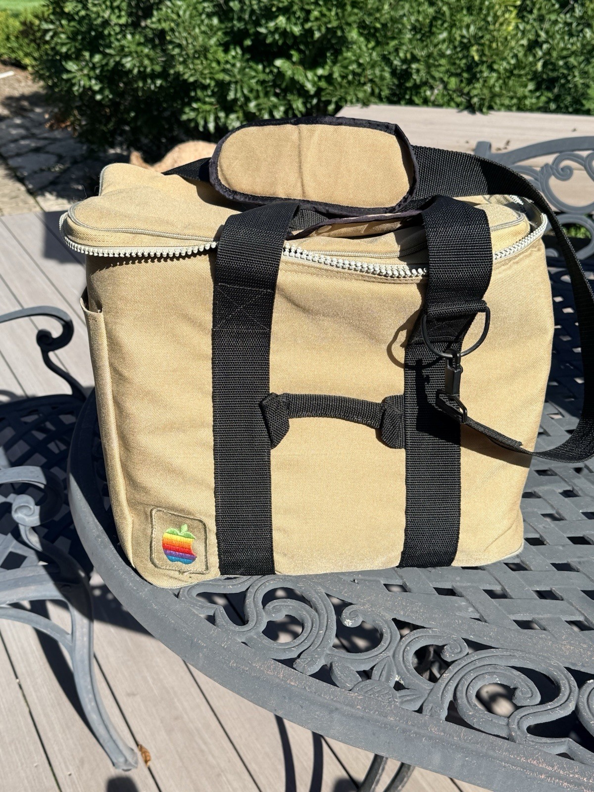 Vintage Apple Macintosh 128K 512K Carrying Case Rainbow Logo Excellent Cond Vintage Apple Macintosh 128K 512K Carrying Case Rainbow Logo Excellent Cond