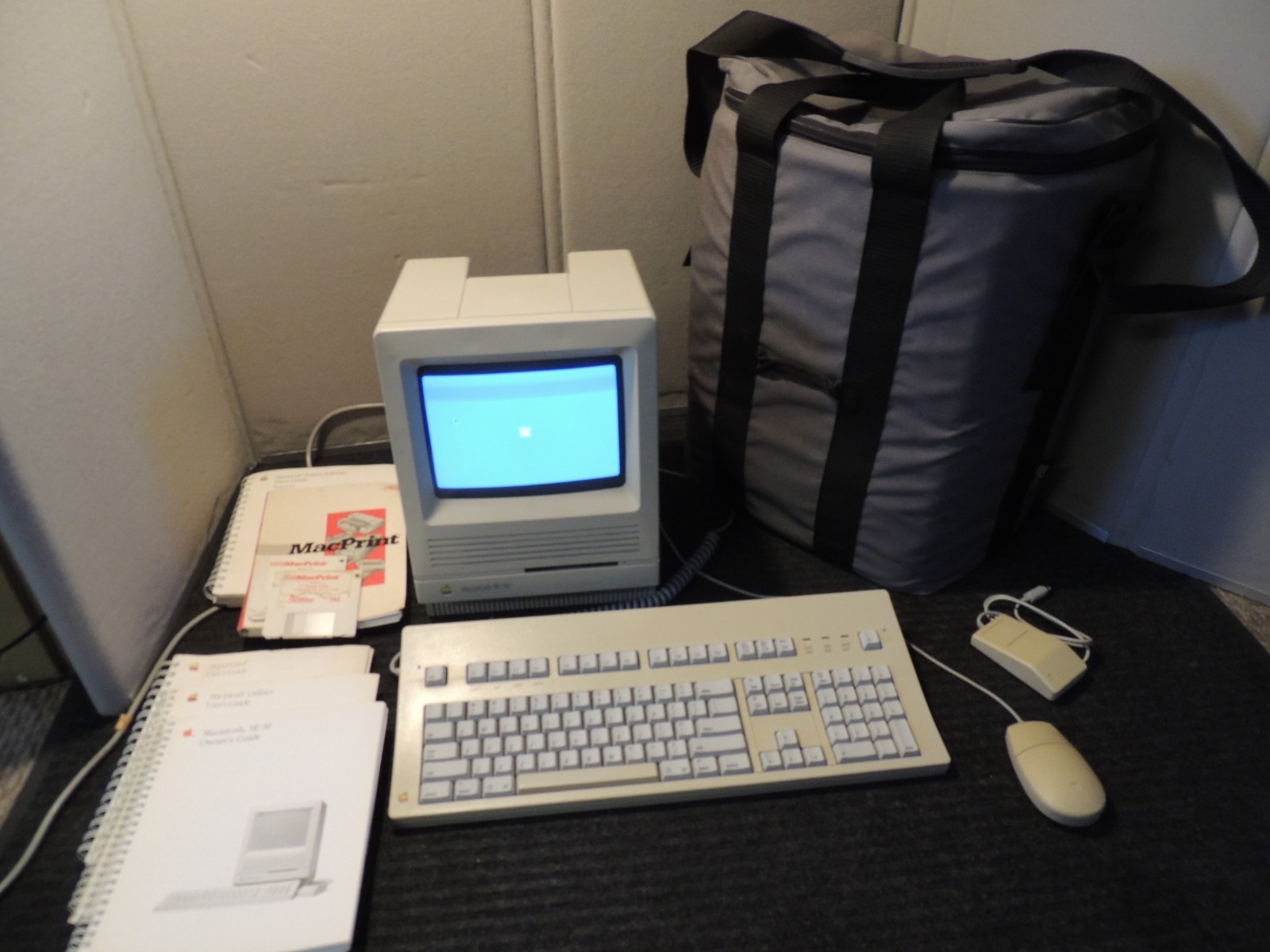 Vintage Macintosh SE/30 M5119 Computer with Carrying Bag
