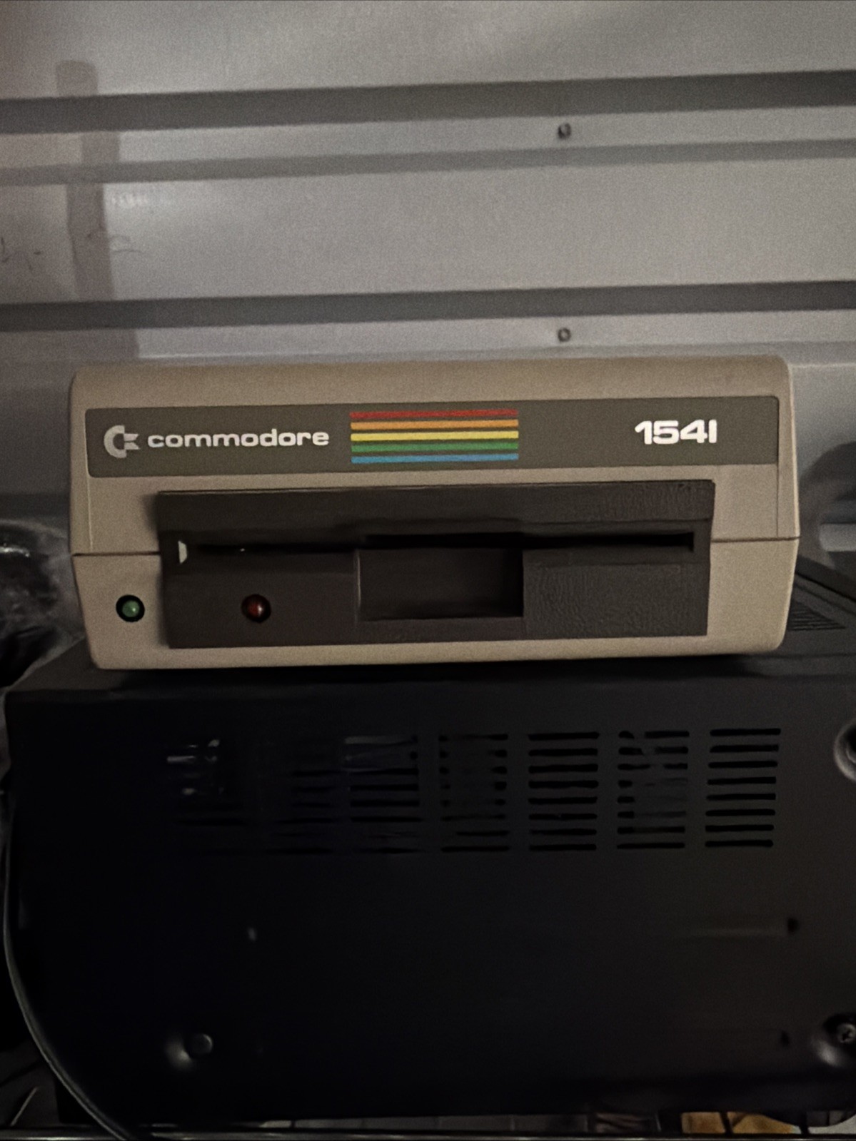 VINTAGE COMMODORE COMPUTER FLOPPY DISK DRIVE 1541 Excellent No Cords Unit Only VINTAGE COMMODORE COMPUTER FLOPPY DISK DRIVE 1541 Excellent No Cords Unit Only