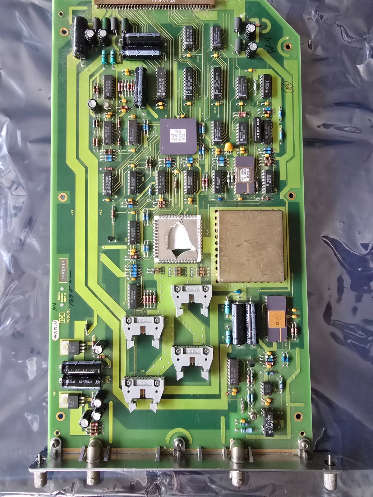 Vintage HP 16530A Gold-Bearing Circuit Board Ceramic ICs Gold Recovery Scrap Vintage HP 16530A Gold-Bearing Circuit Board Ceramic ICs Gold Recovery Scrap