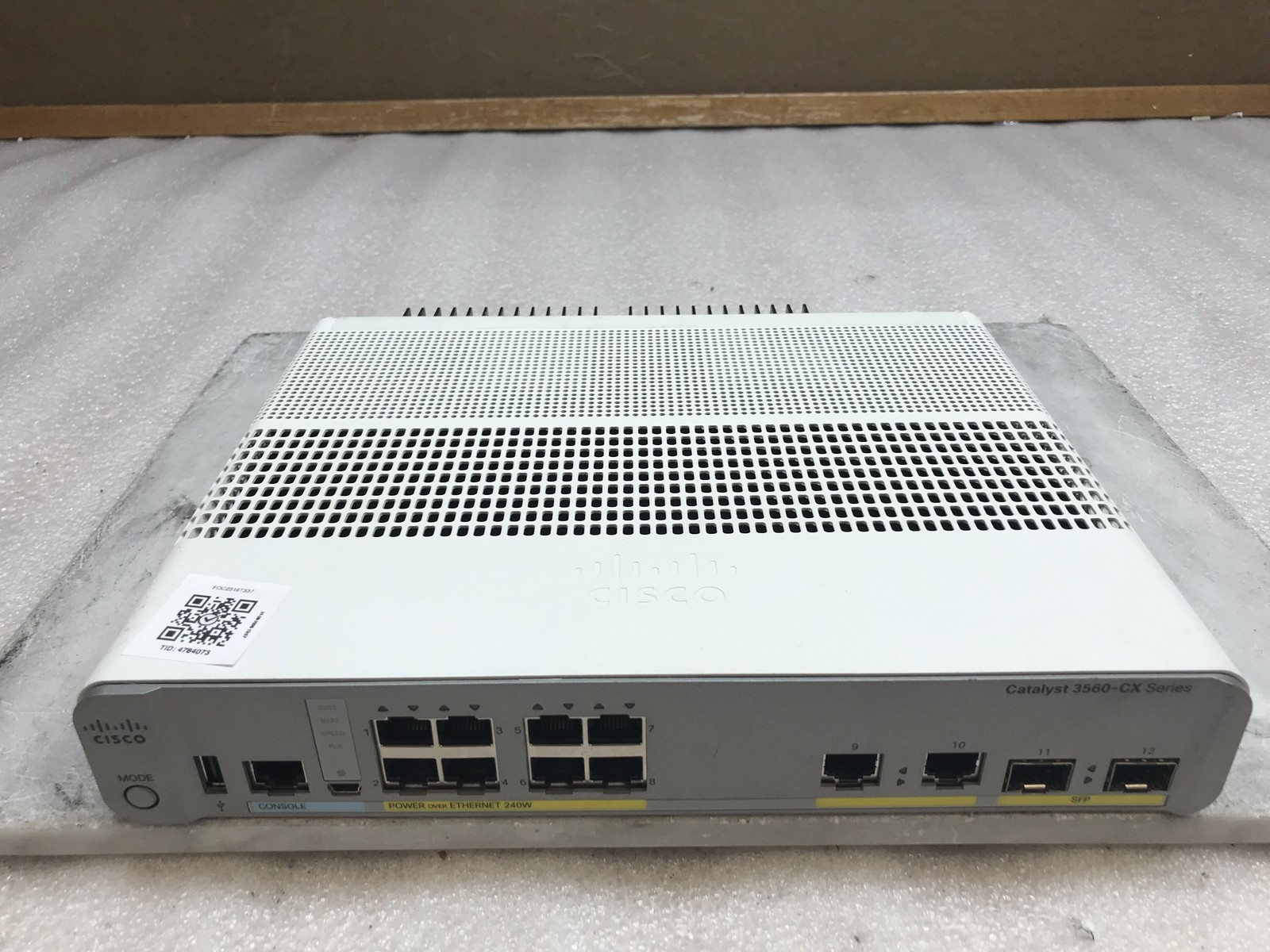 thumbnail image 2 of Cisco Catalyst WS-C3560CX-8PC-S 8-Port PoE+ Fanless Managed Switch – Refurbished 2 of 4