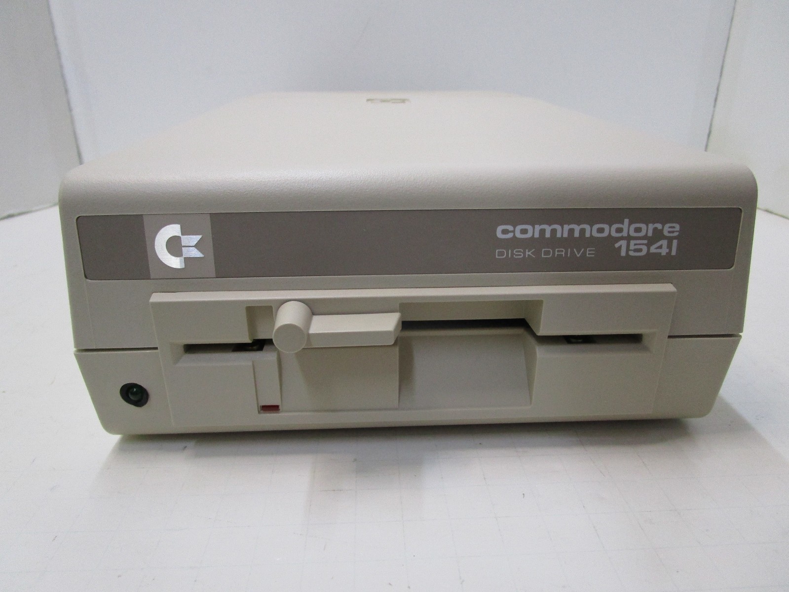 COMMODORE 1541C FLOPPY DRIVE FOR C64 64C VIC-20 PLUS/4 128 TESTED/WORKIN LX66 ๐พ COMMODORE 1541C FLOPPY DRIVE FOR C64 64C VIC-20 PLUS/4 128 TESTED/WORKIN LX66 ๐พ