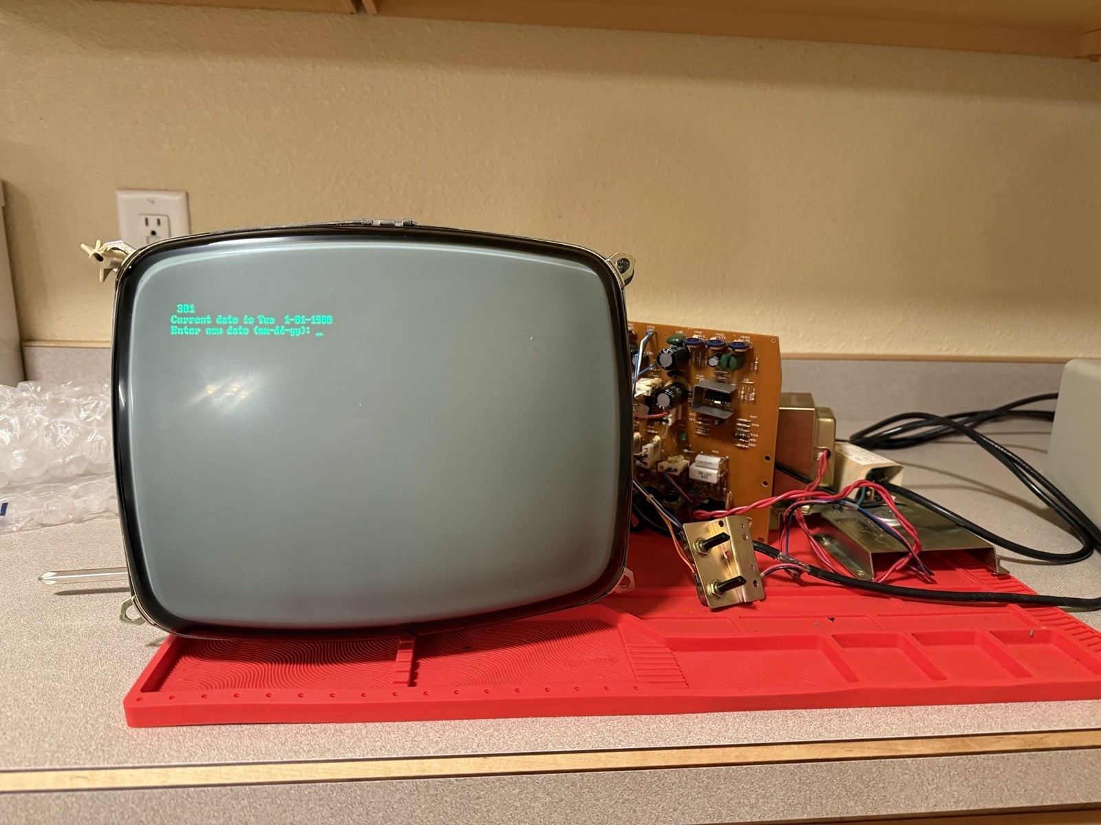 IBM Vintage 5151 CRT Monitor Picture Tube w/ Circuit Boards Yoke & Parts