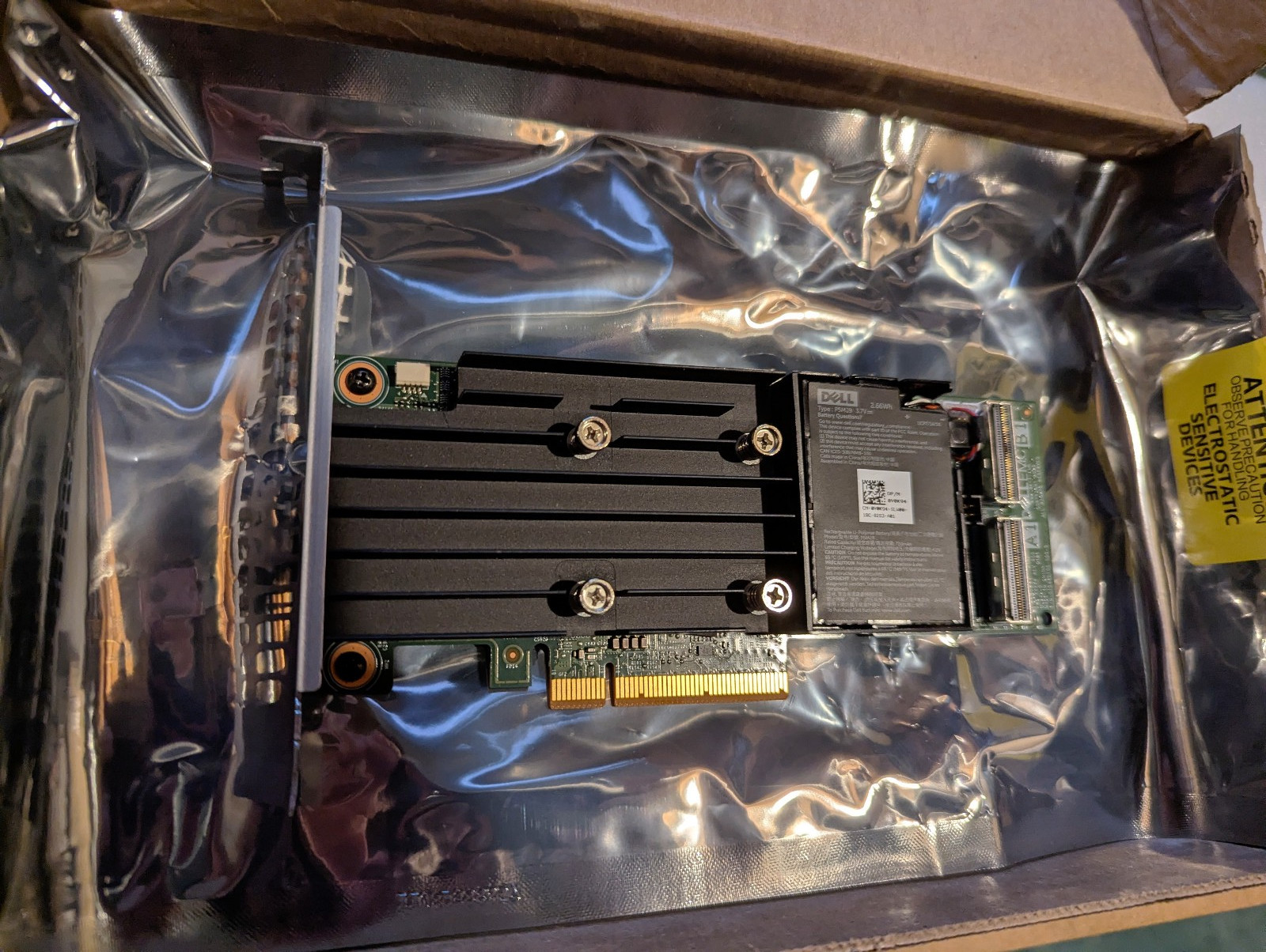 Dell PERC H755 8GB NV 12Gb/s Pci-e RAID controller card 29XMF Full Height Dell PERC H755 8GB NV 12Gb/s Pci-e RAID controller card 29XMF Full Height