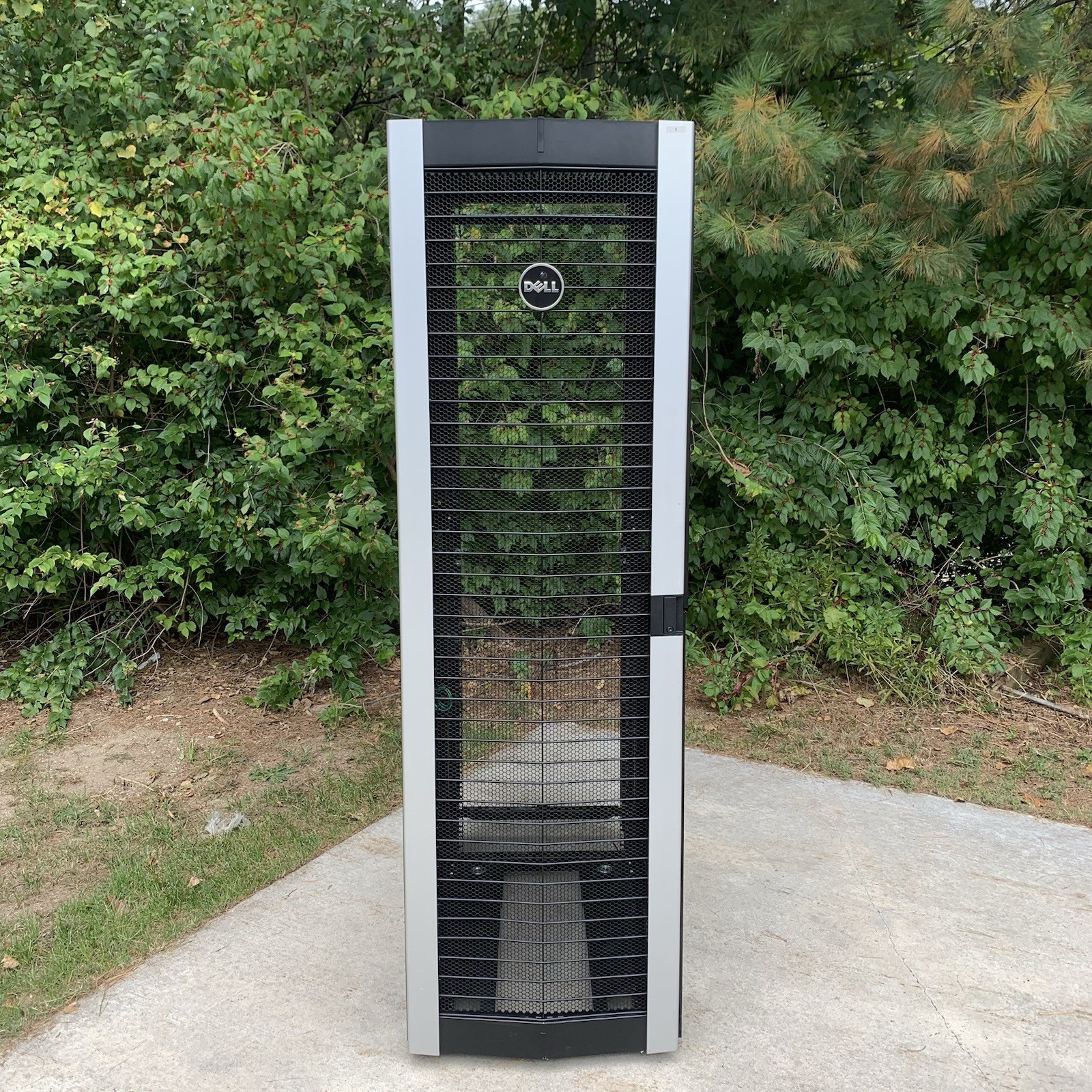 Dell PowerEdge 4220 42U Server Rack Cabinet 0T8GFJ No PDUs or Rear Panel & Door Dell PowerEdge 4220 42U Server Rack Cabinet 0T8GFJ No PDUs or Rear Panel & Door
